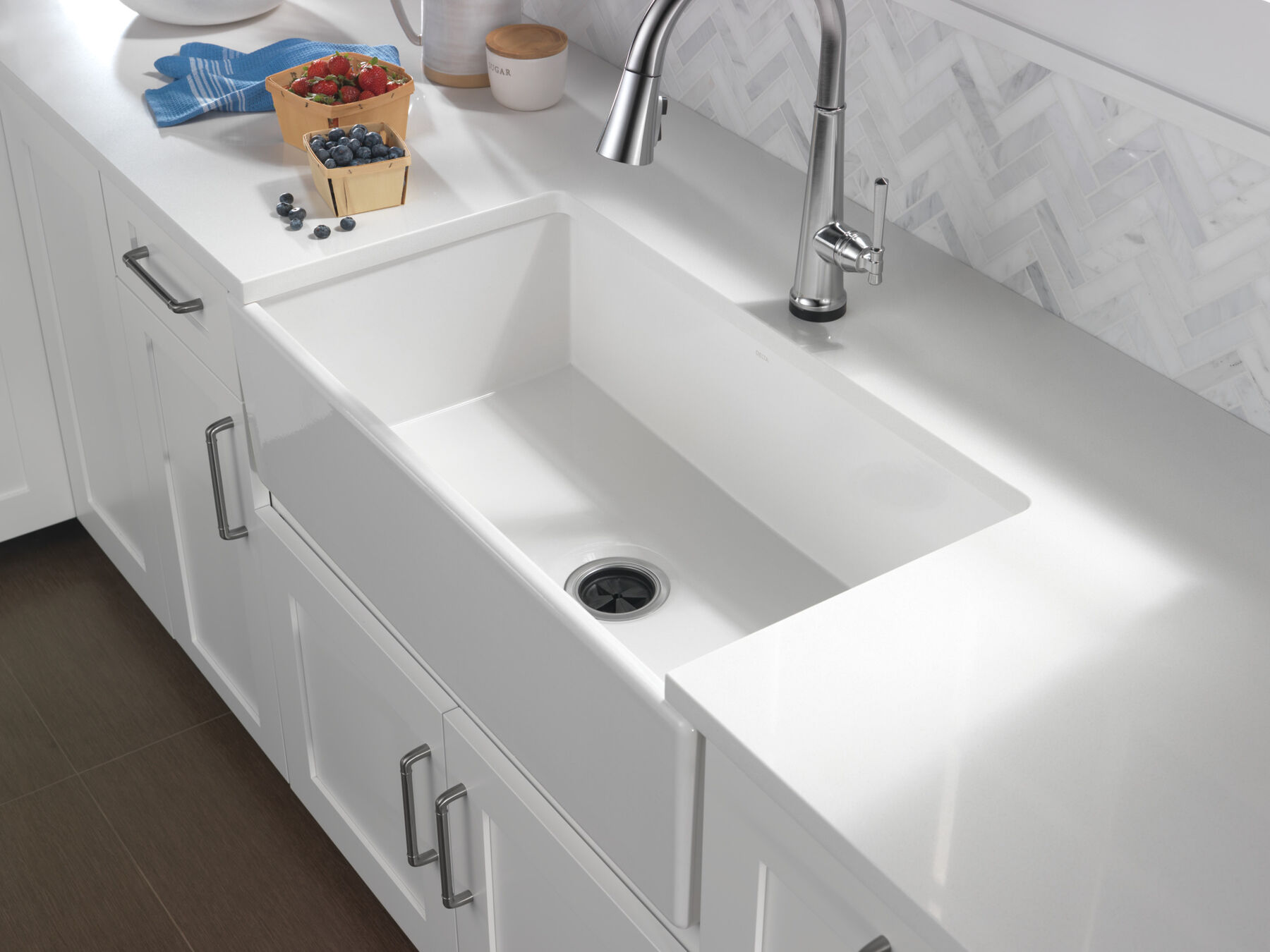Single Handle Pull-Down Kitchen Faucet with Touch<sub>2</sub>O&reg; Technology