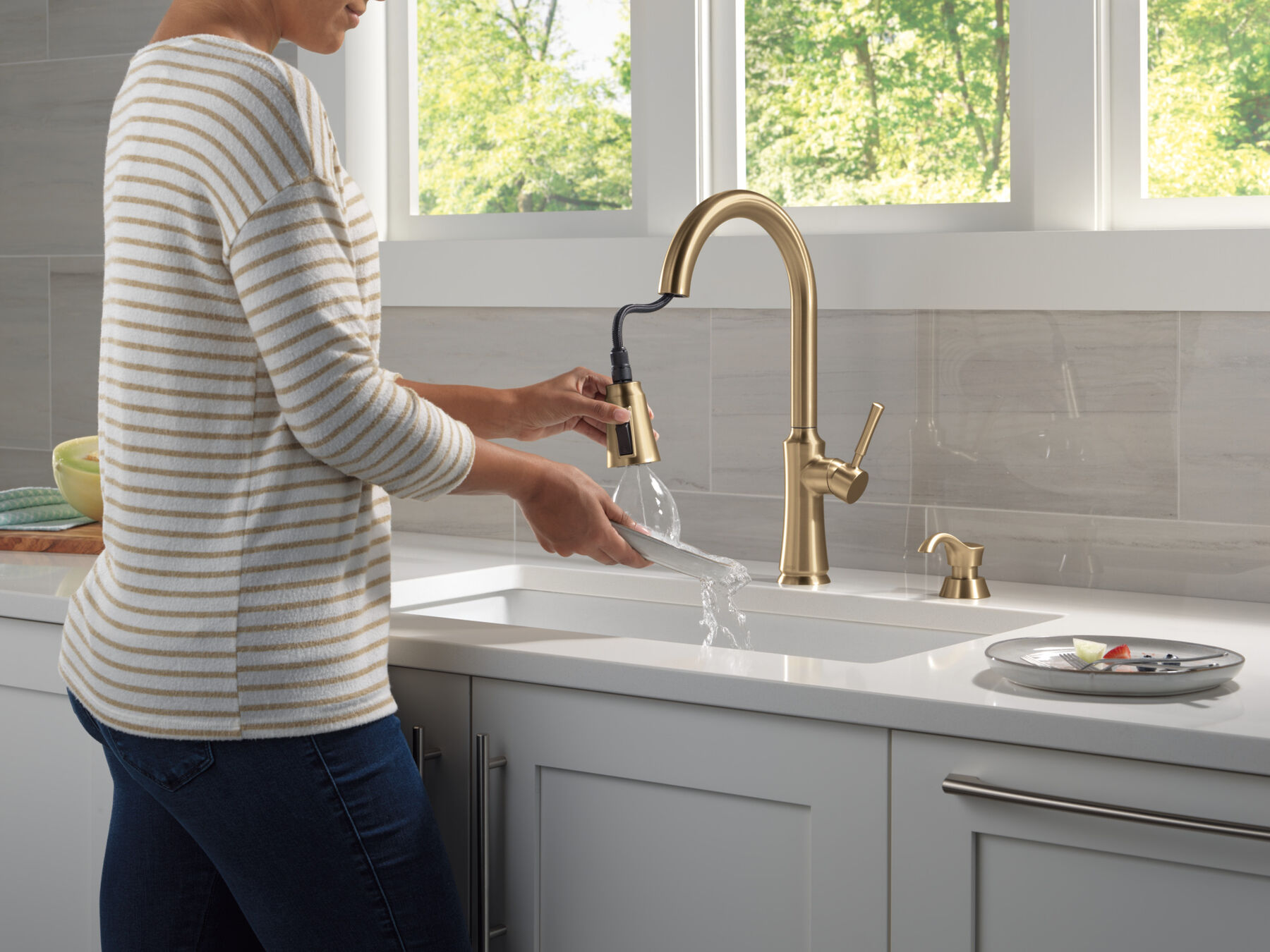 Single Handle Kitchen Pull-Down Faucet w/ Soap Dispenser