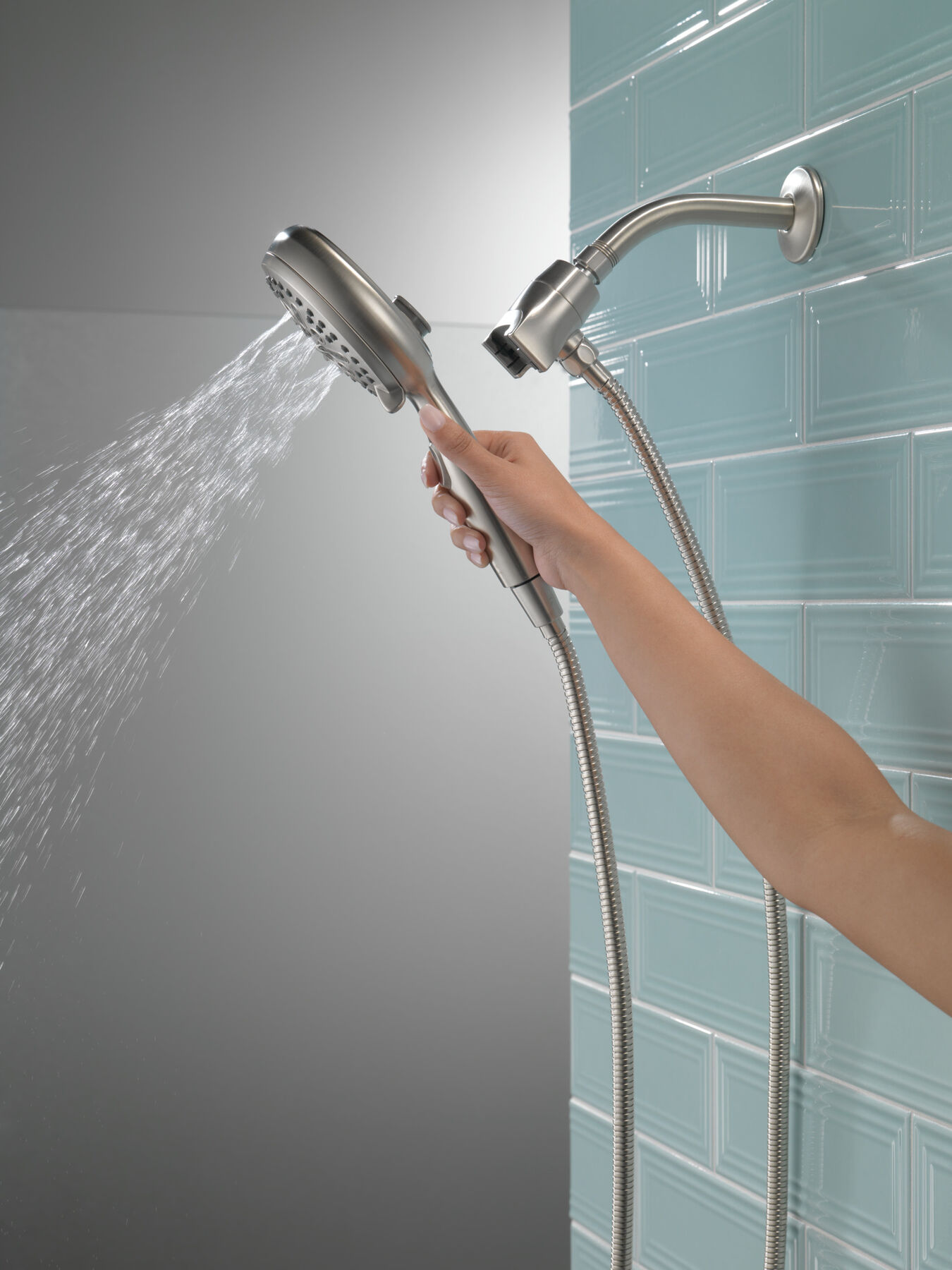 7-Setting SureDock&reg; Magnetic Hand Shower