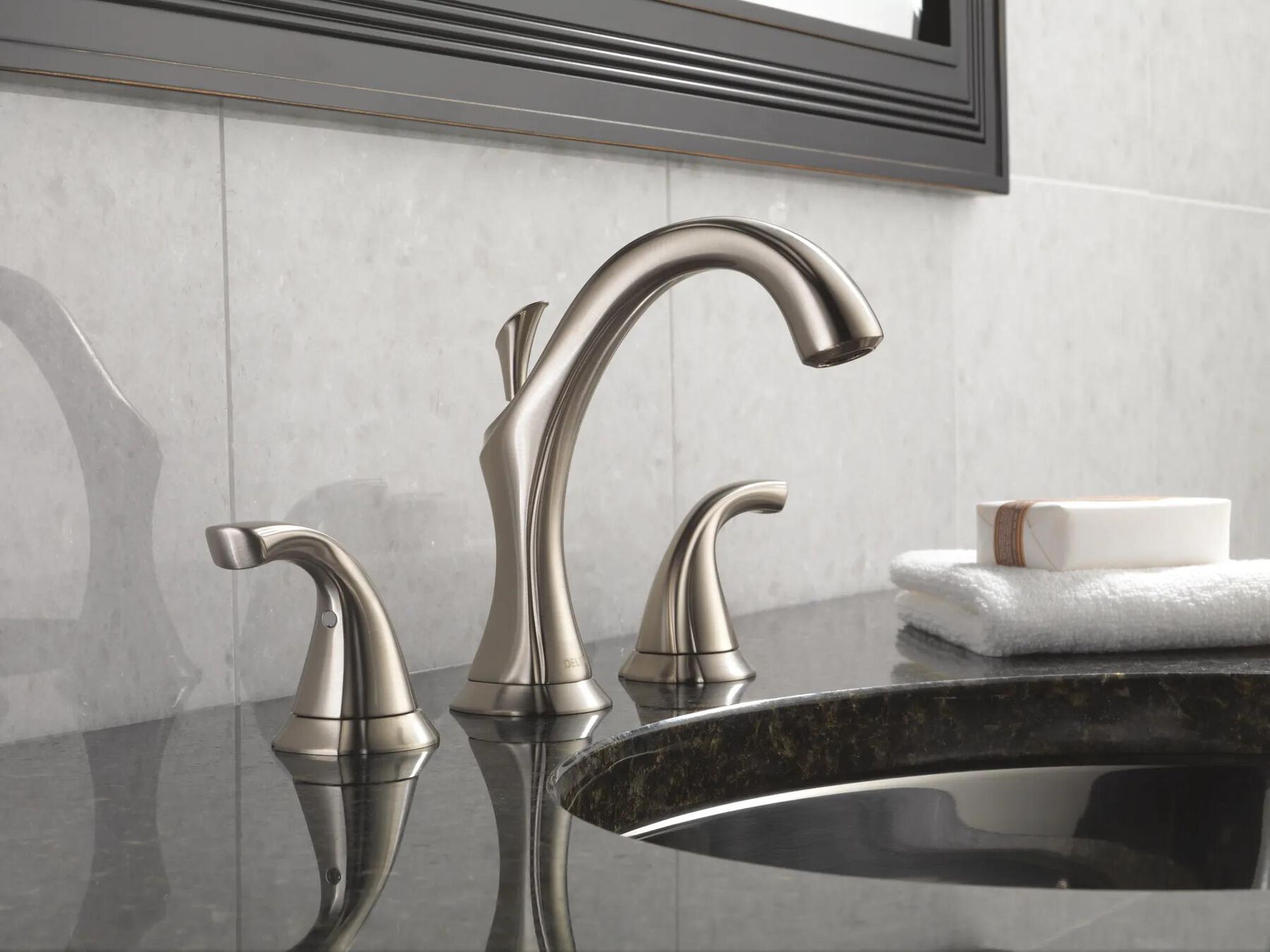 Two Handle Widespread Bathroom Faucet