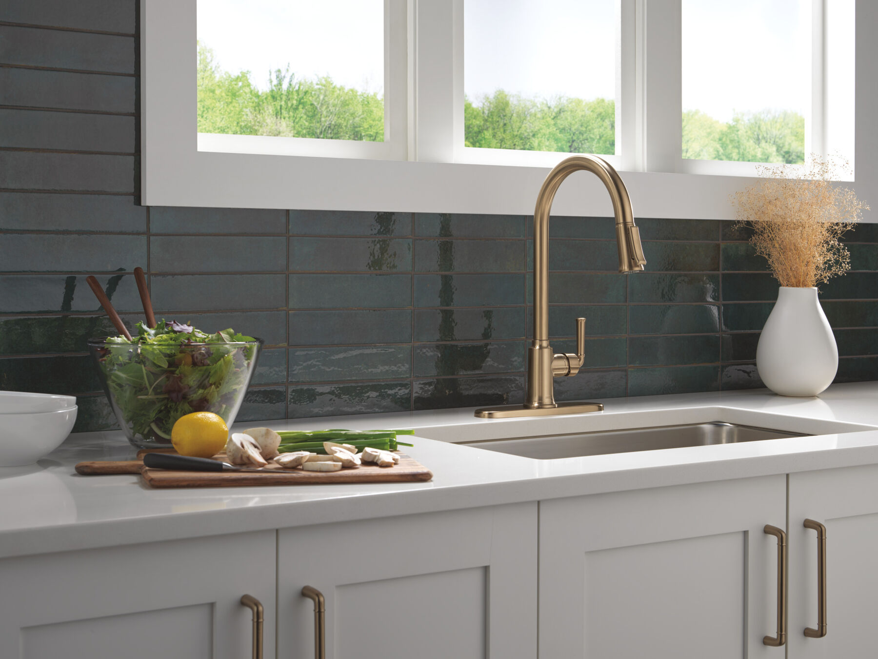 Single Handle Kitchen Pull-Down Faucet