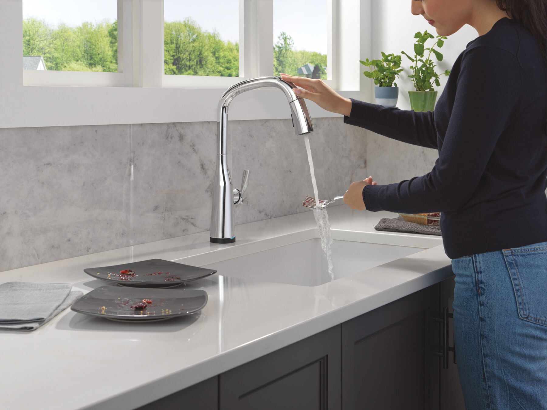 Touch<sub>2</sub>O&reg; Technology Kitchen Faucet with Touchless Technology
