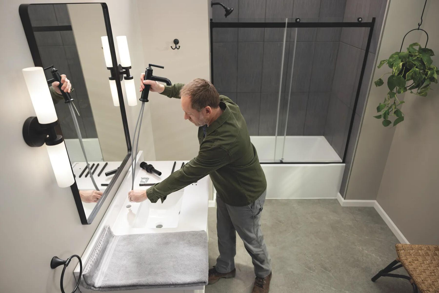 Monitor&reg; 14 Series Tub and Shower