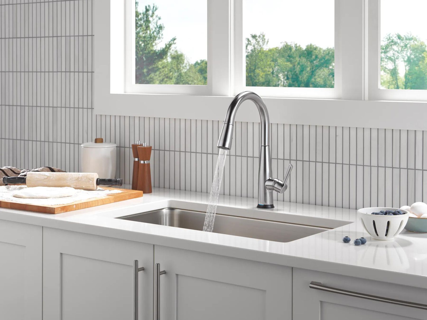 Touch<sub>2</sub>O&reg; Technology Kitchen Faucet with Touchless Technology