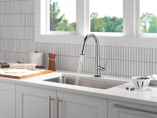 Delta Faucet Essa Brushed Nickel Kitchen Faucet With Pull-Down Sprayer – Magnetic Docking Spray Head, Diamond Seal Tech, Arctic Stainless Finish, 9113-AR-DST