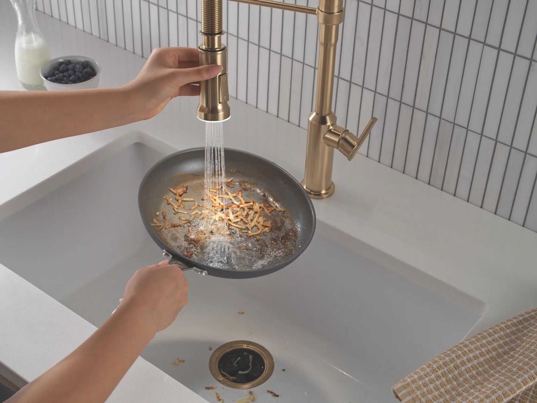 Single Handle Pull-Down Kitchen Faucet With Spring Spout