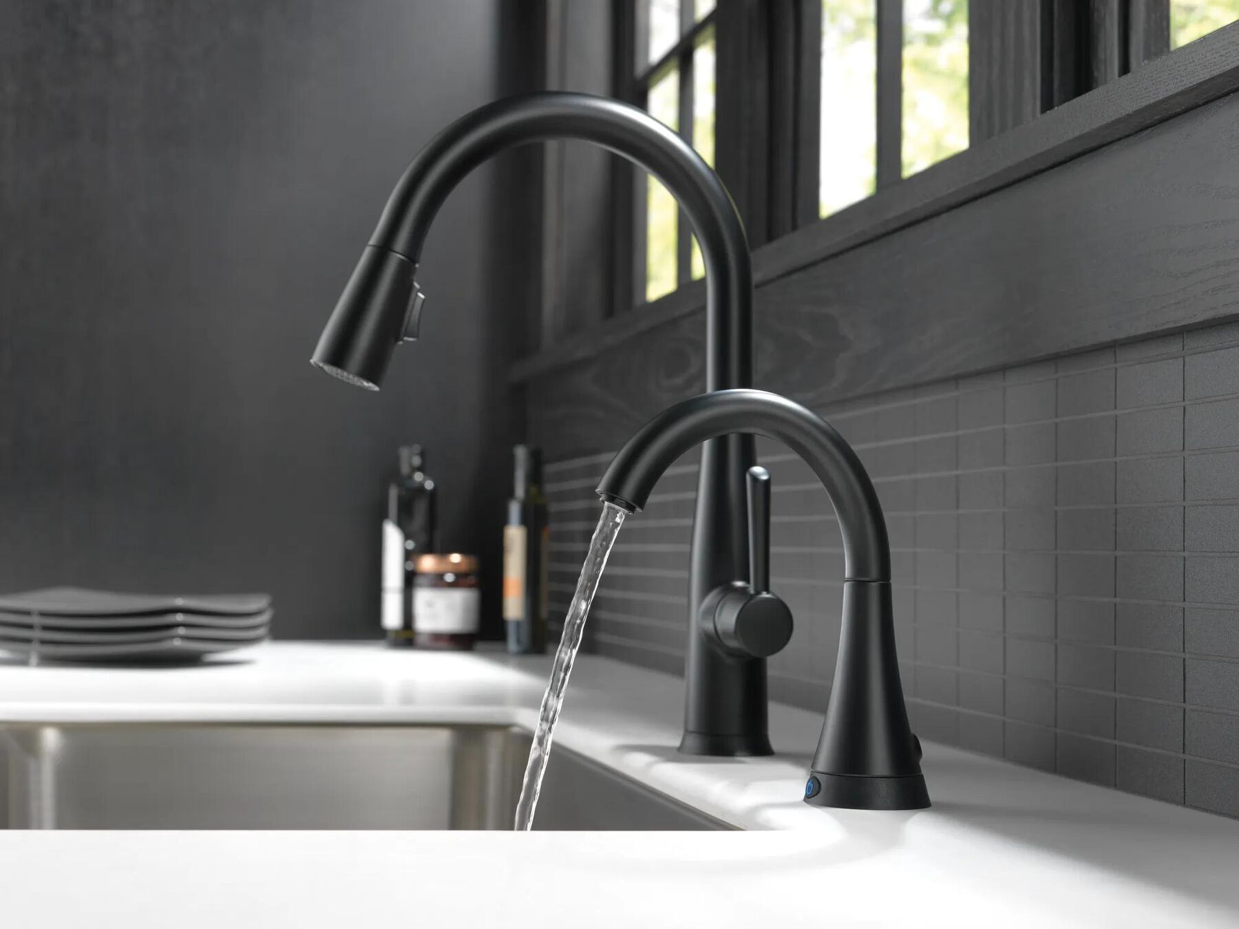 Single Handle Pull-Down Kitchen Faucet with Touch<sub>2</sub>O&reg; Technology