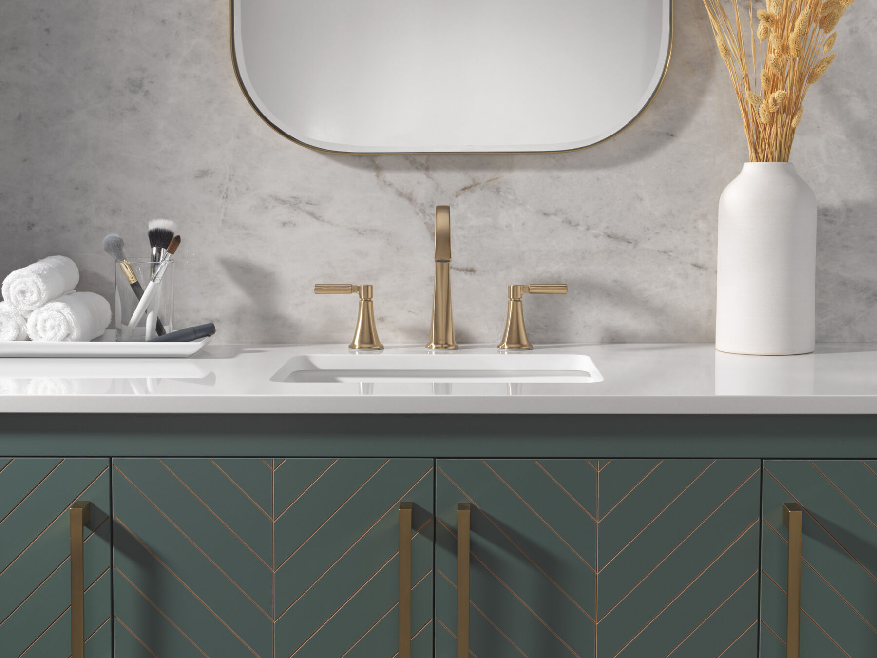 Two Handle Widespread Bathroom Faucet
