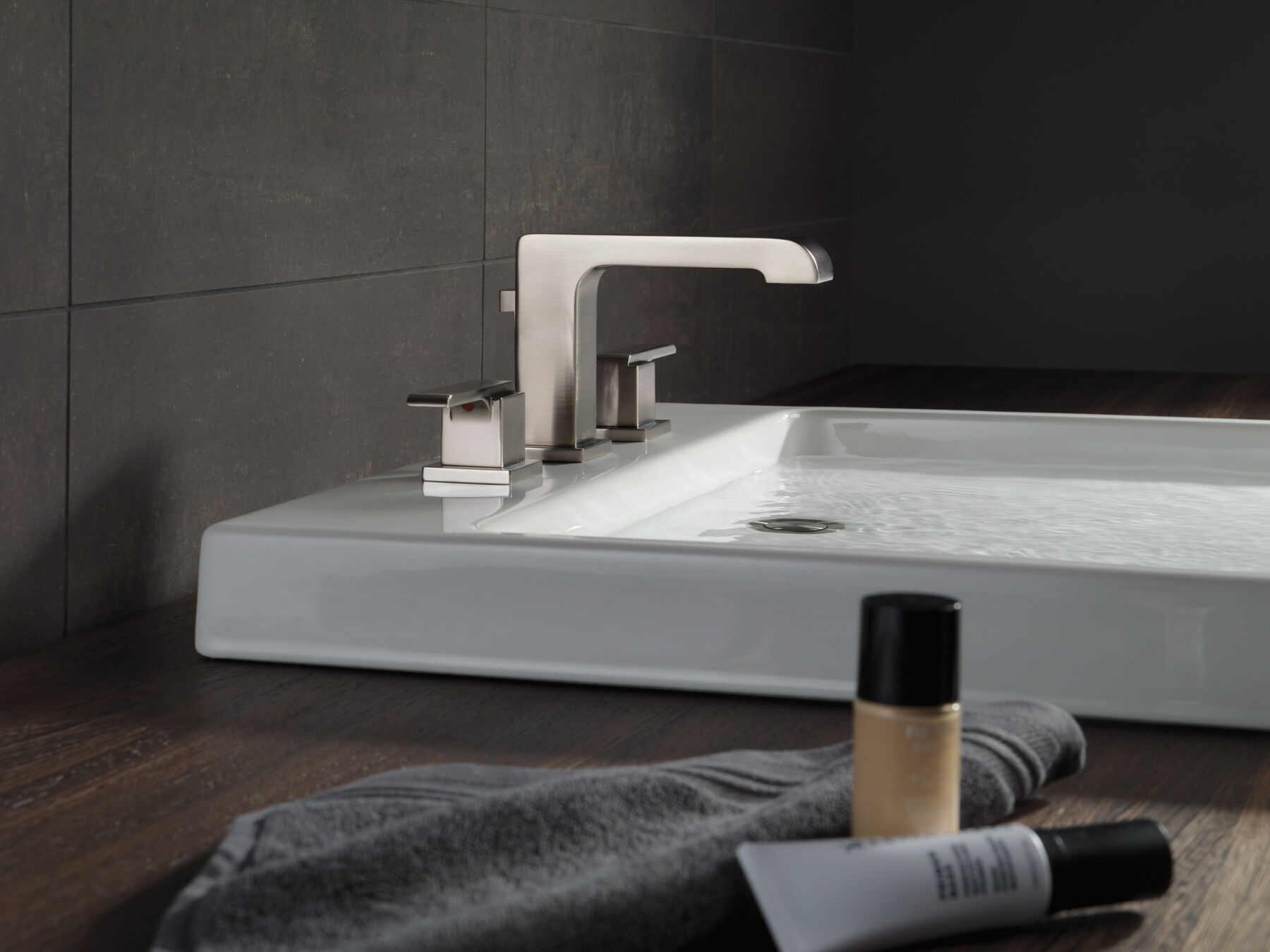 Two Handle Widespread Bathroom Faucet (Recertified)