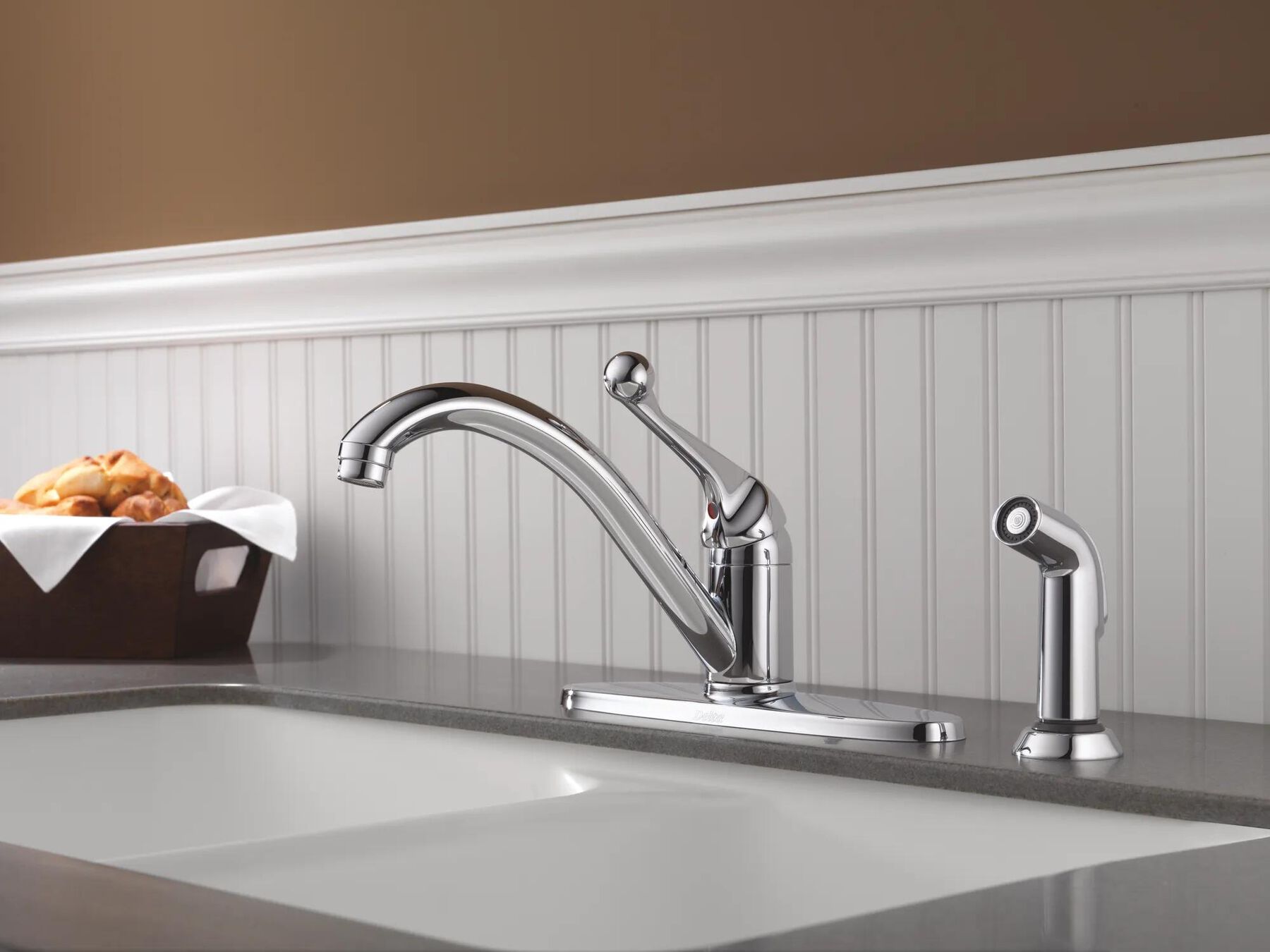 Single Handle Kitchen Faucet with Spray