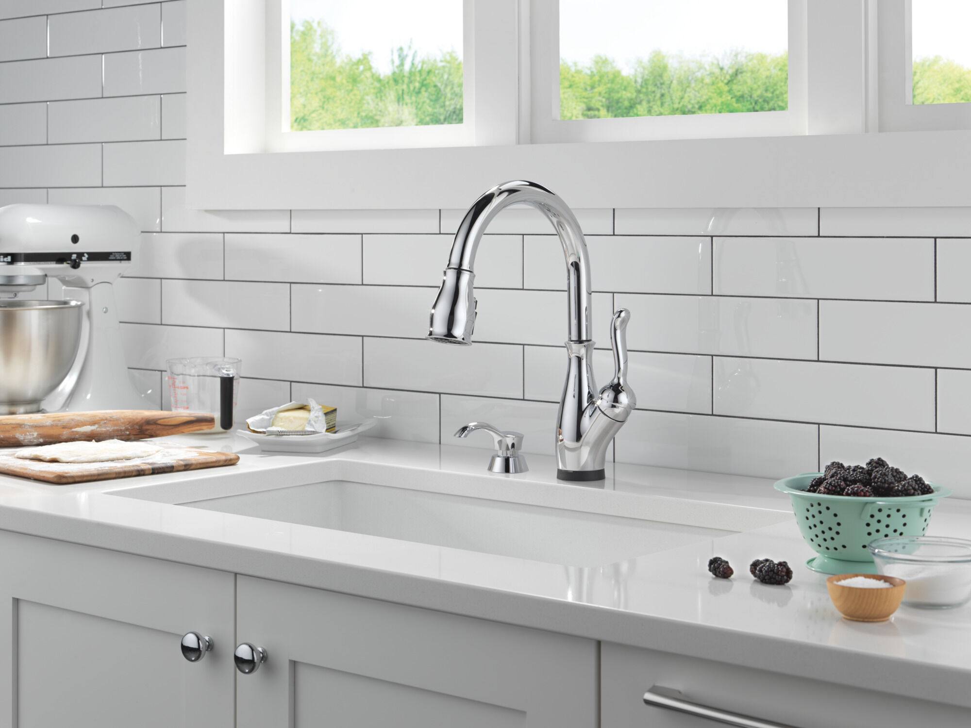 Touch2O® with Touchless™ Pull-Down Kitchen with Soap Disp Bundle
