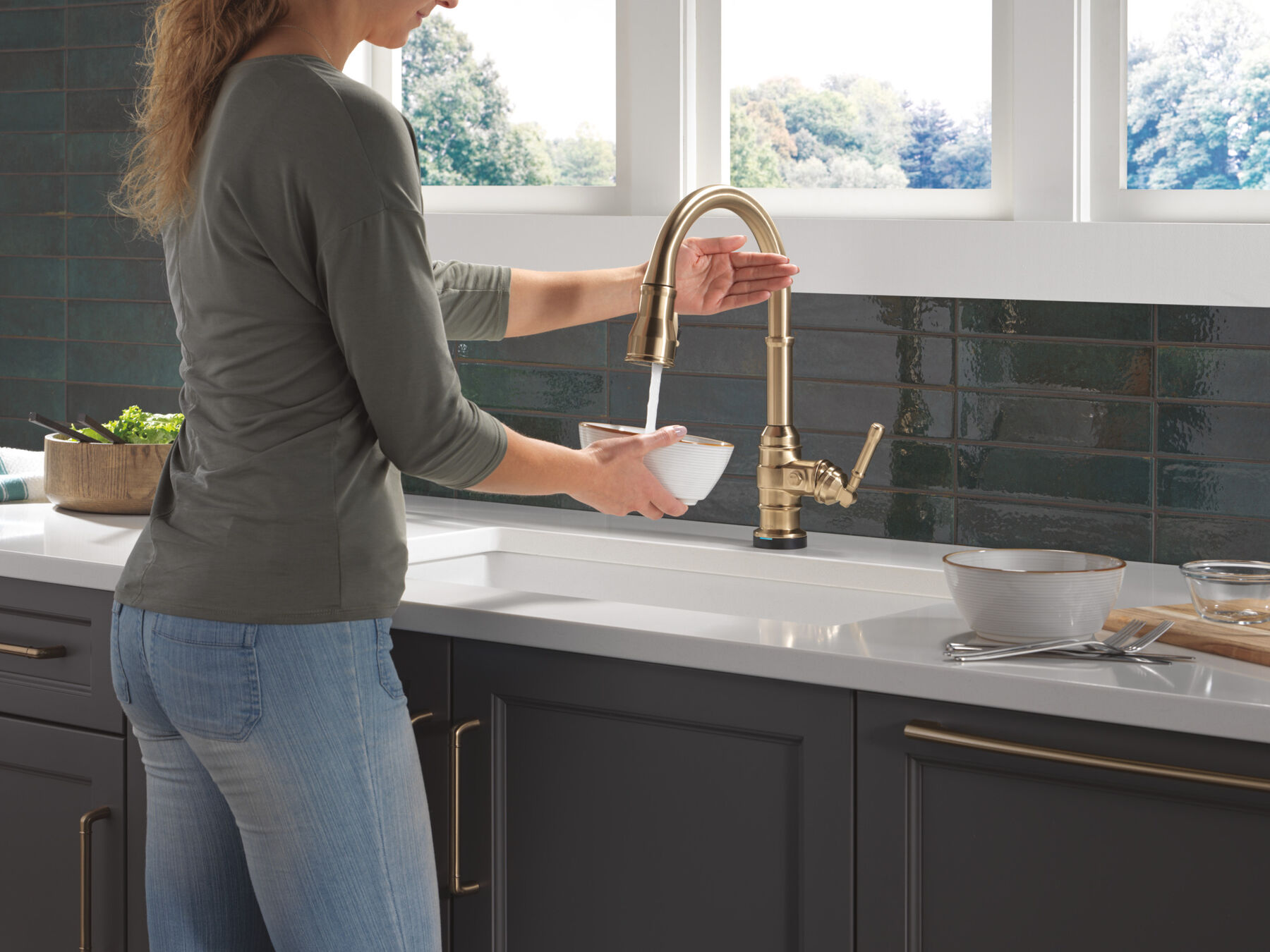 Touch<sub>2</sub>O&reg; Technology Kitchen Faucet with Touchless Technology