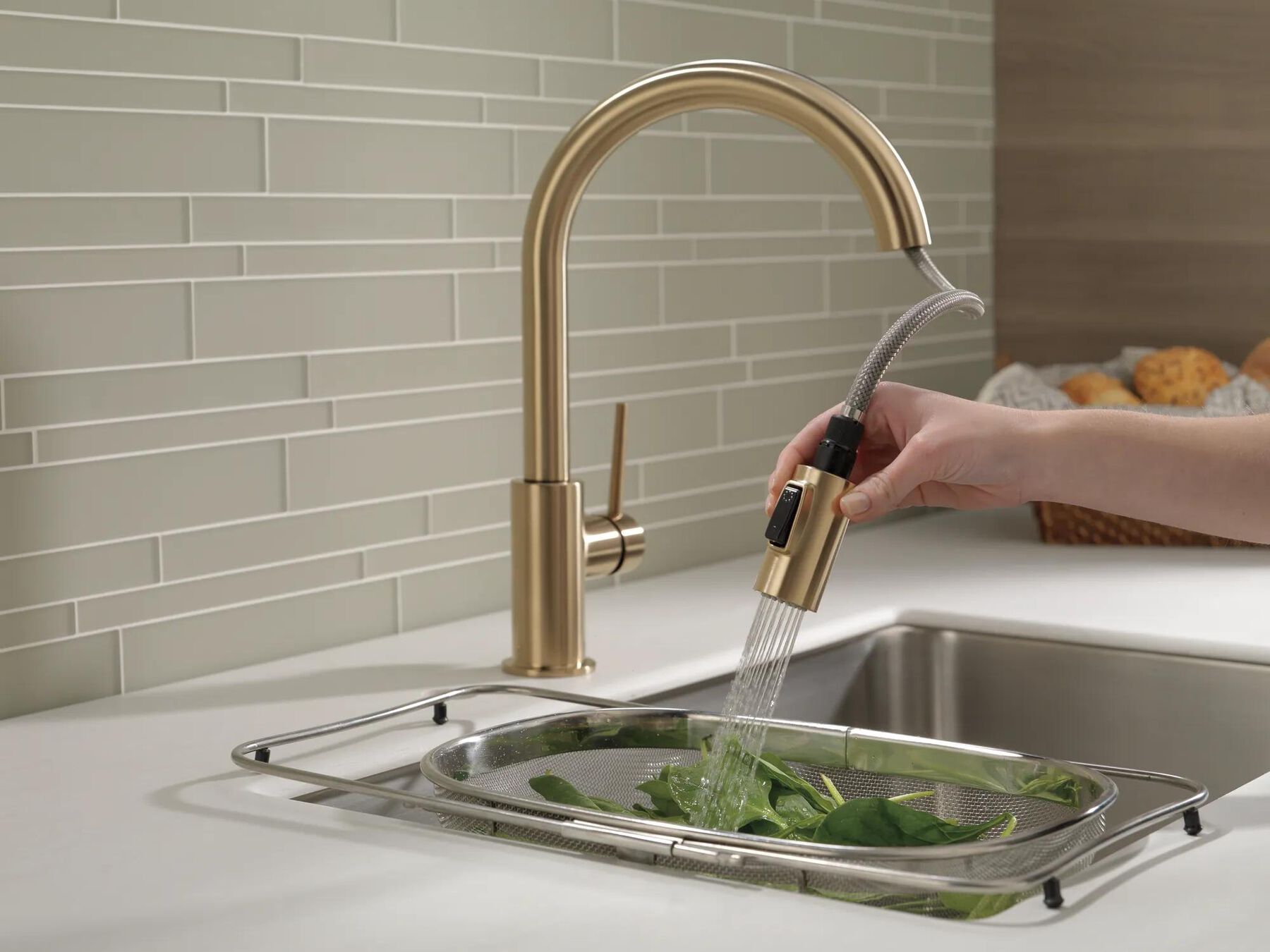 Pull-Down Kitchen Limited Swivel (Recertified)