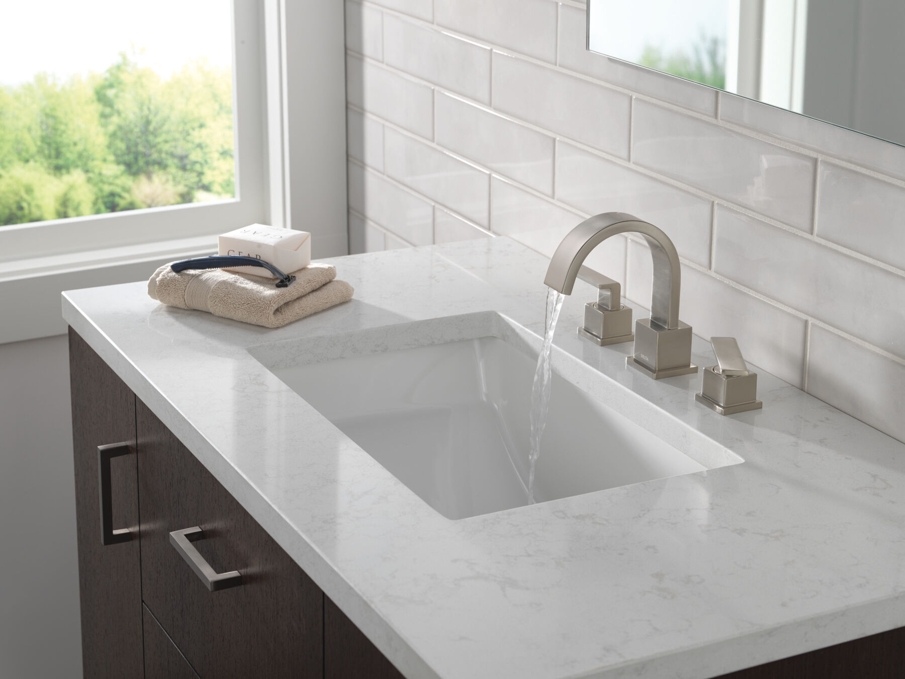 Two Handle Widespread Bathroom Faucet