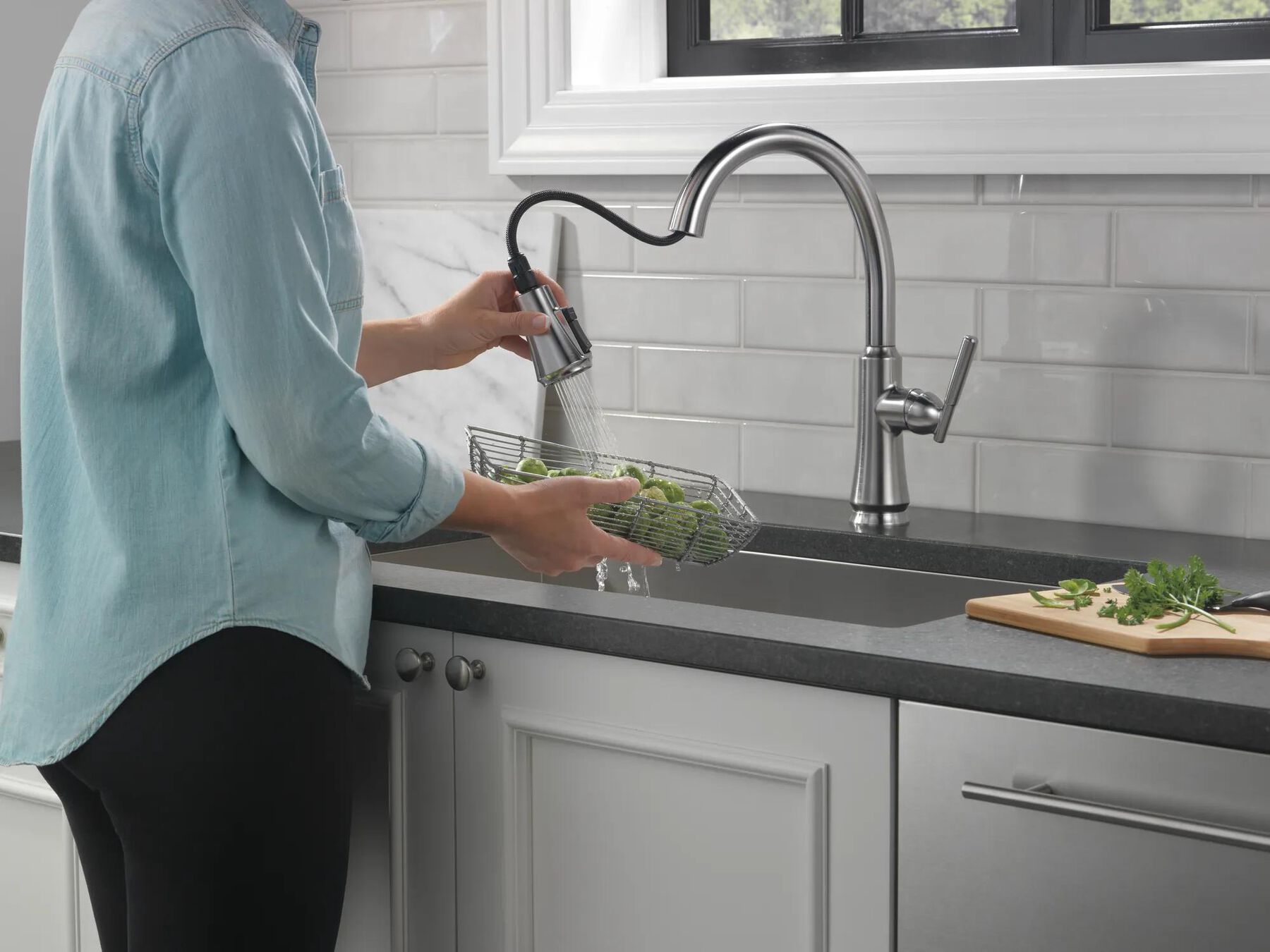 Single Handle Pull Down Kitchen Faucet (Recertified)