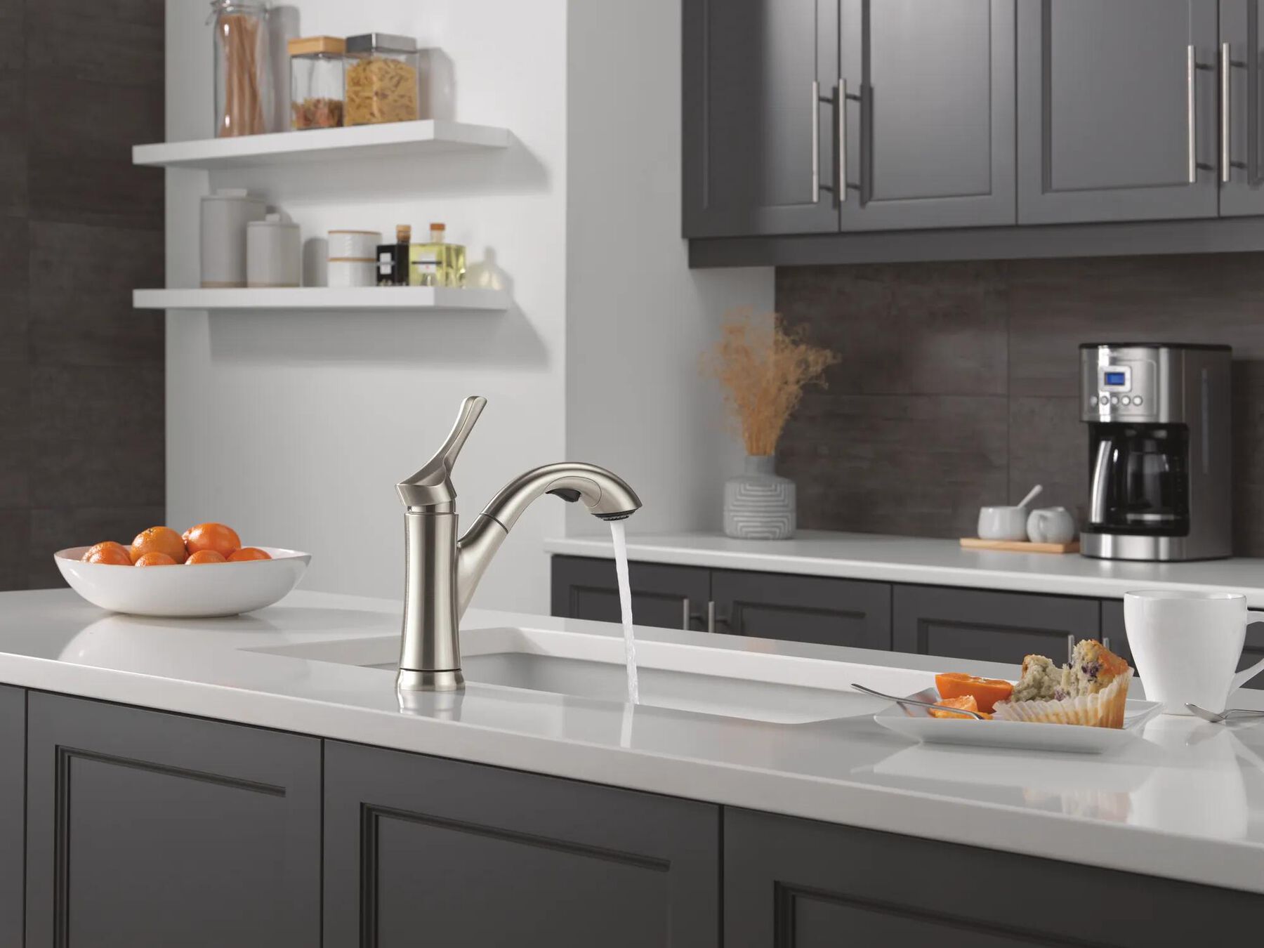 Single Handle Pull-Out Kitchen Faucet (Recertified)