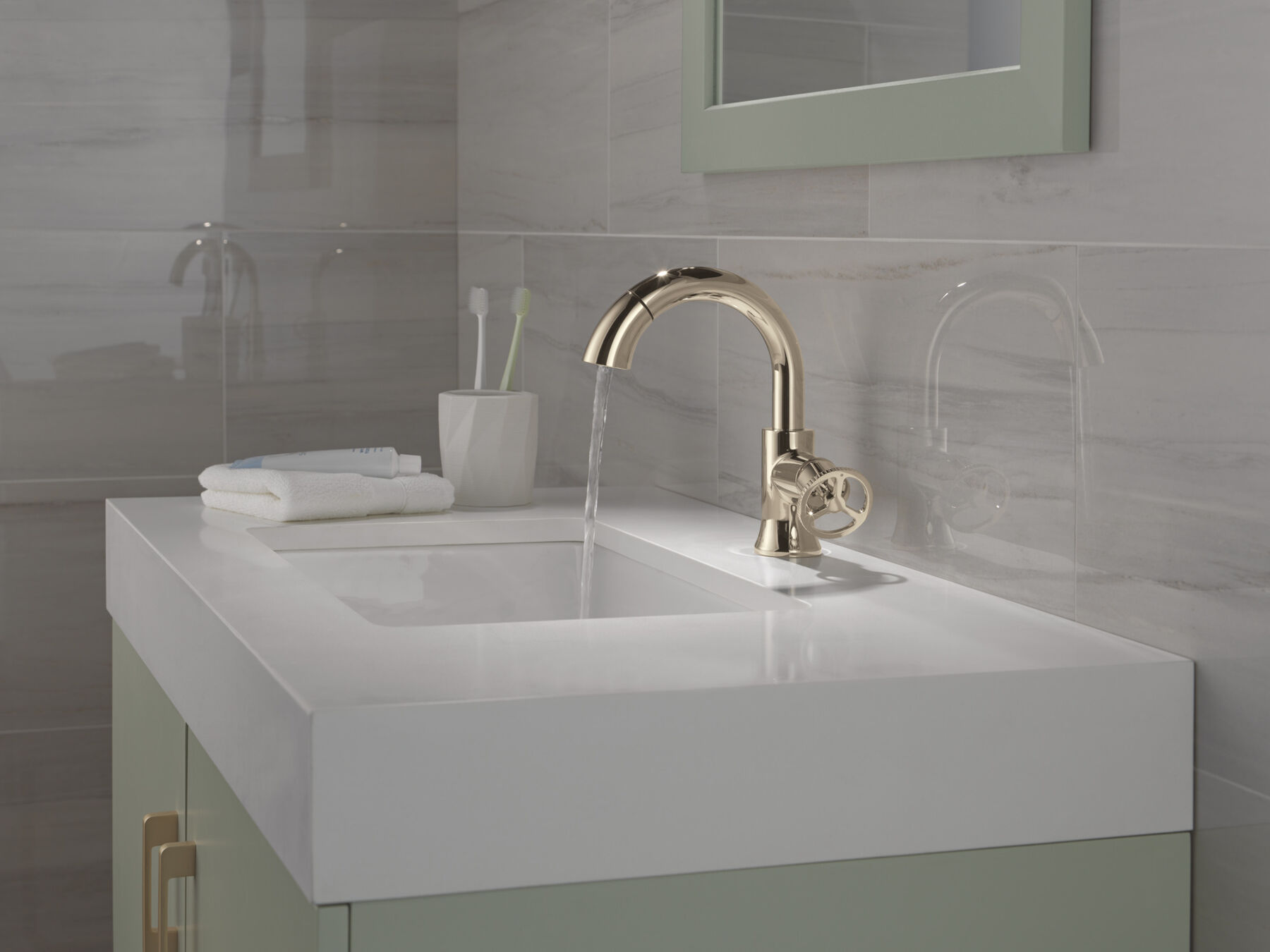 Single Handle Pull-Down Bathroom Faucet