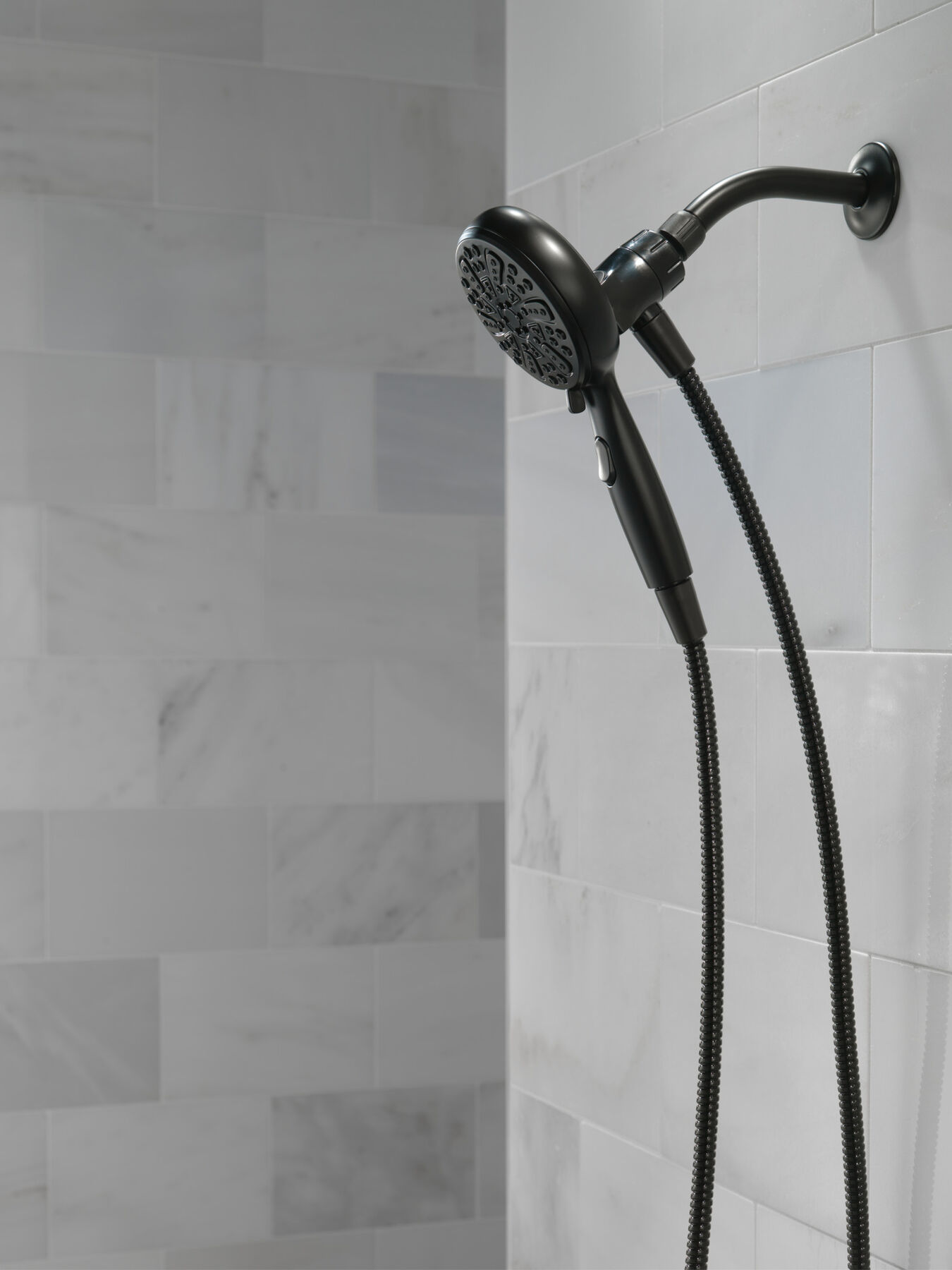 6-Setting SureDock&reg; Magnetic Hand Shower