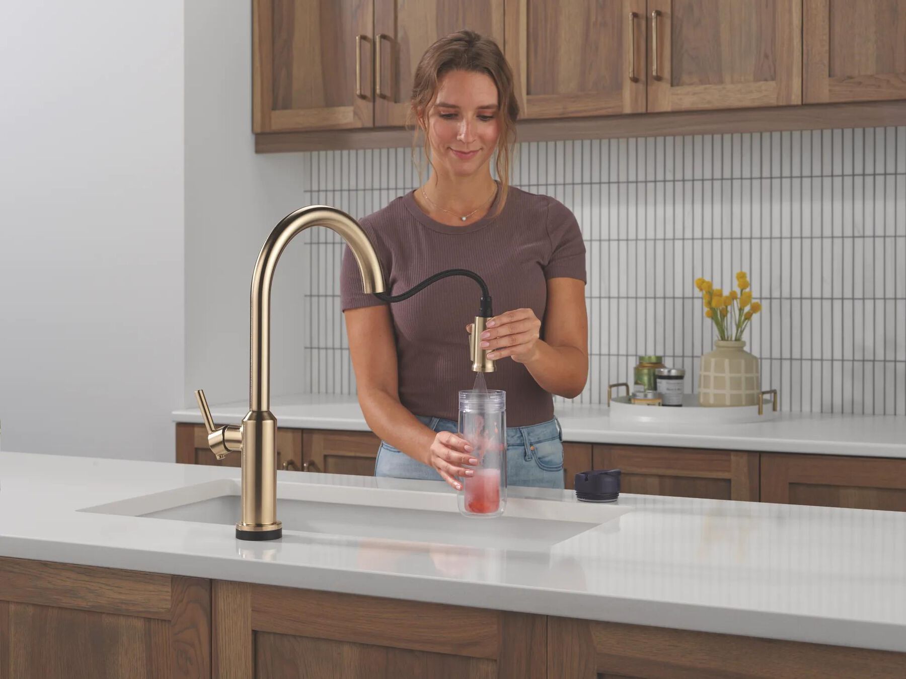 Touch2O&reg; Technology Kitchen Faucet with Touchless Technology