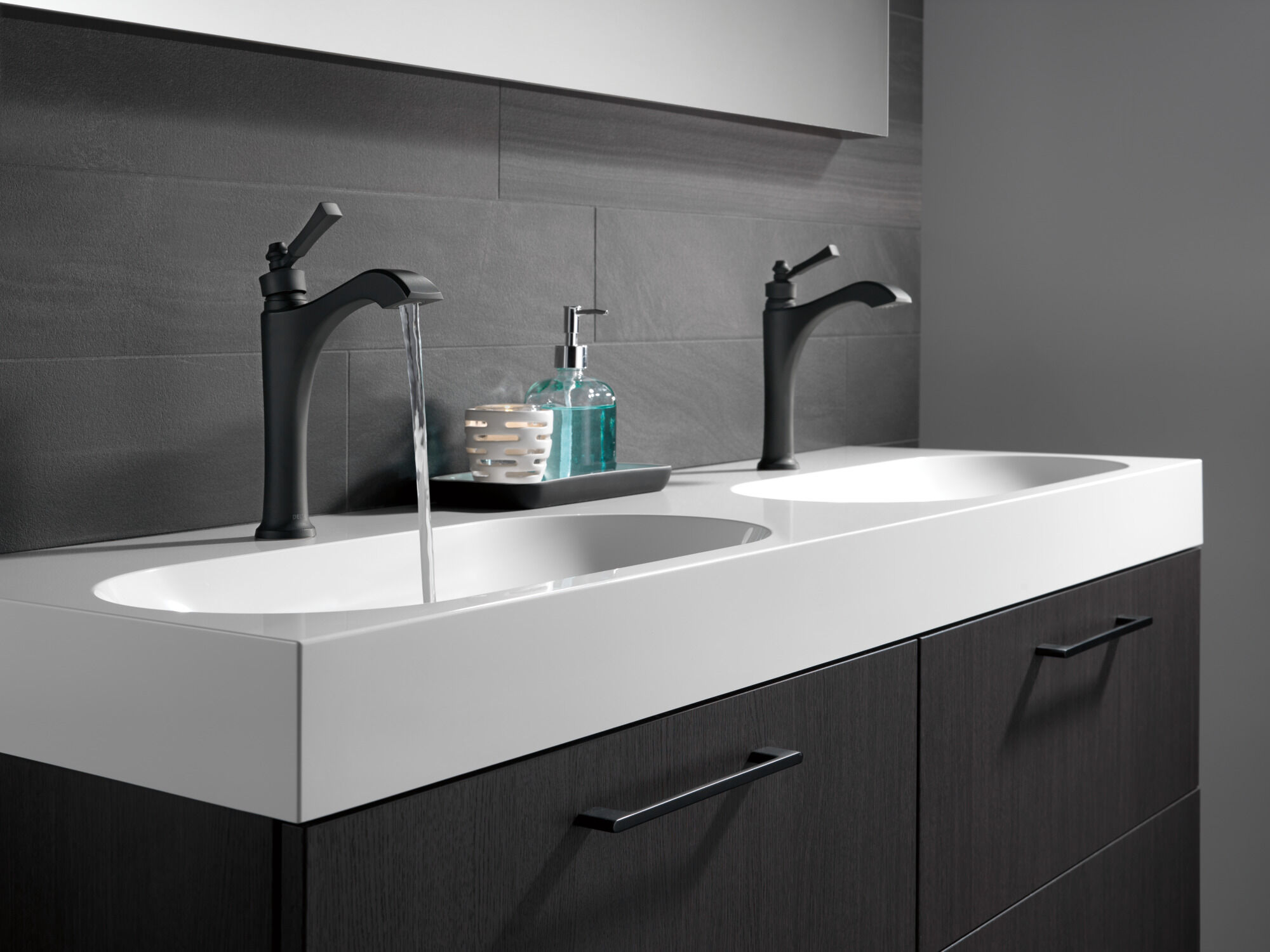 Single Handle Mid-Height Vessel Bathroom Faucet in Matte Black 656