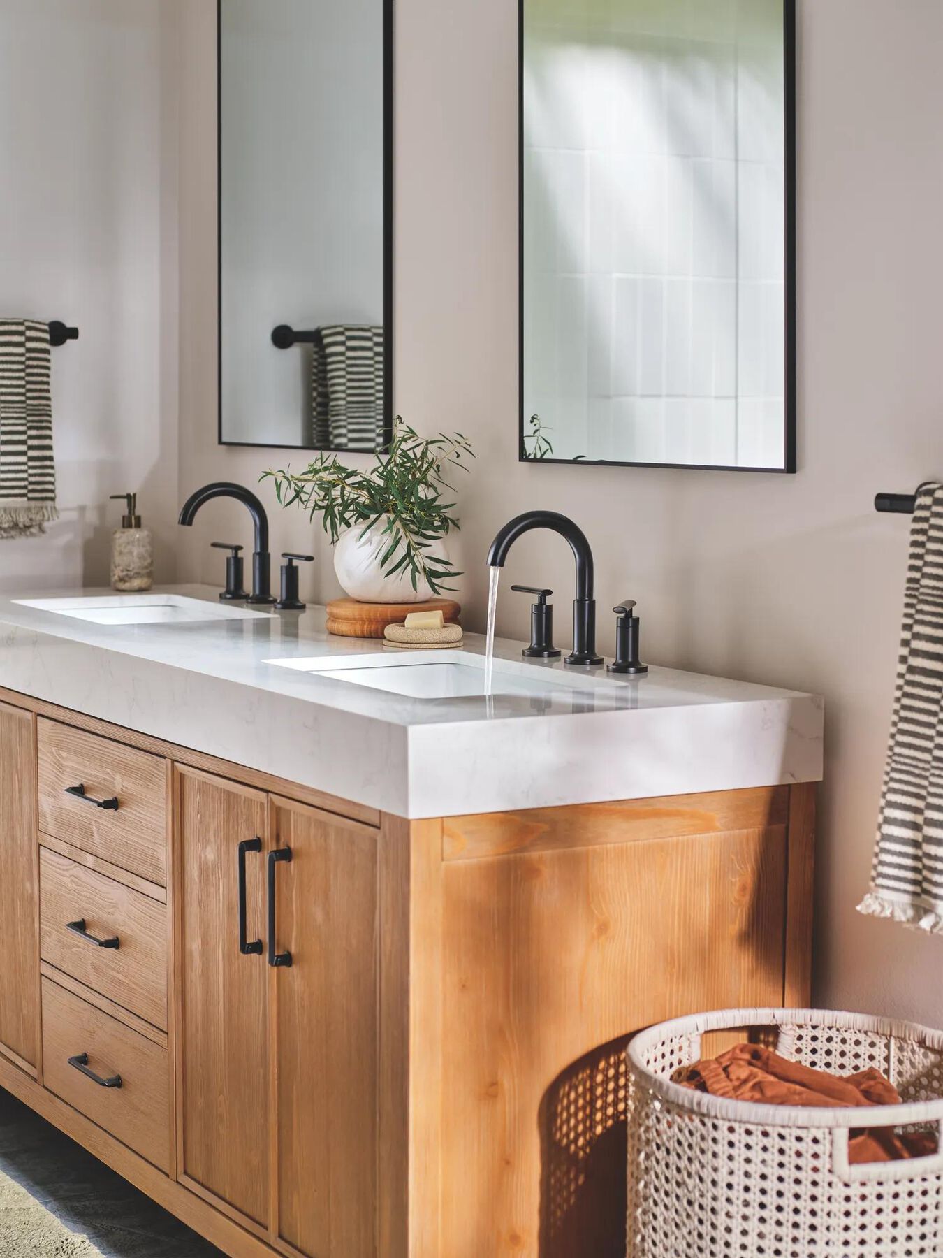Two Handle Widespread Bathroom Faucet