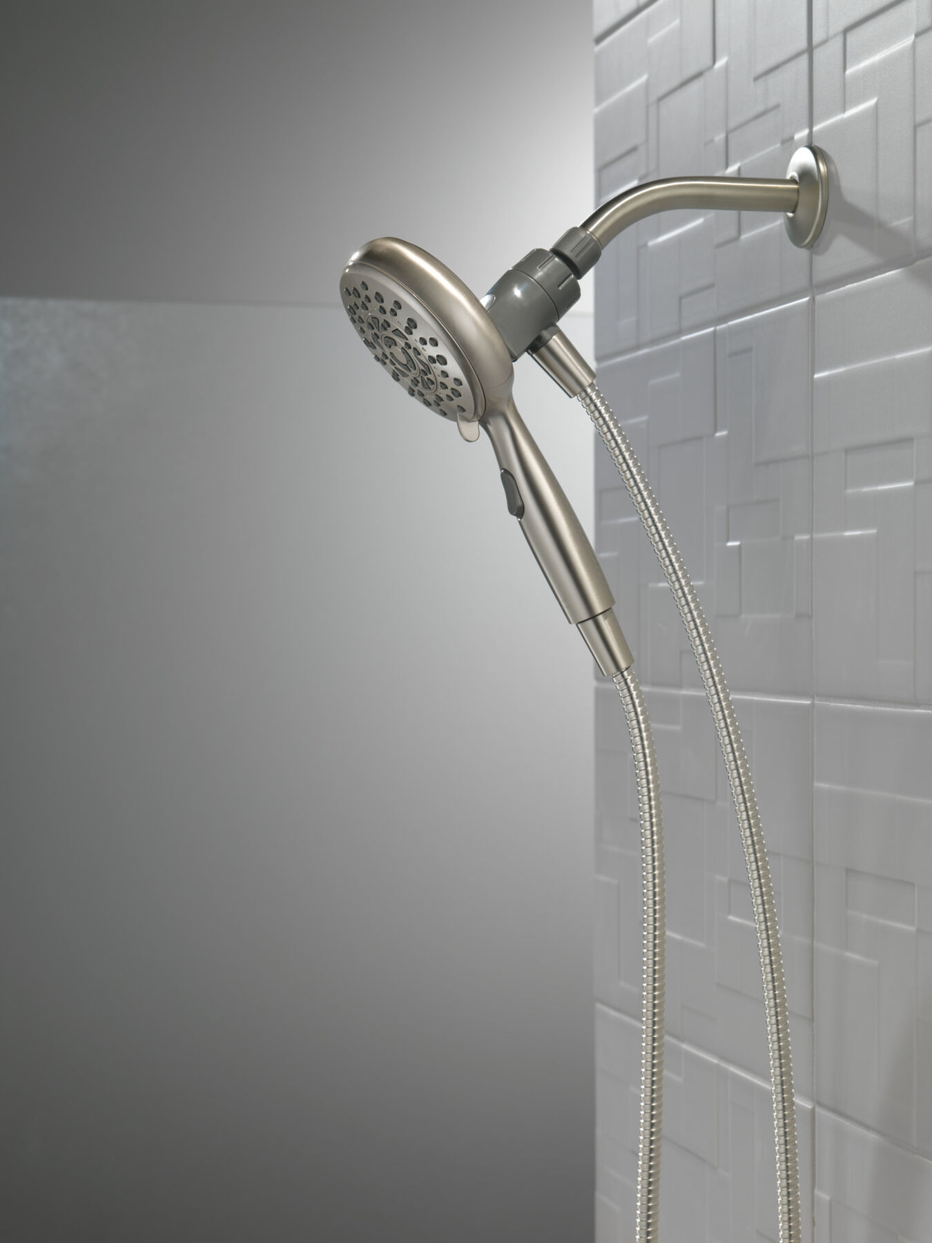 6-Setting SureDock&reg; Magnetic Hand Shower