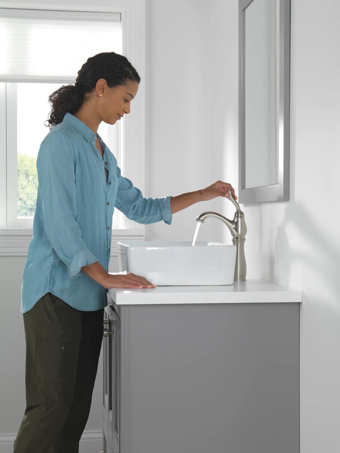 Single Handle Centerset Bathroom Faucet with Riser