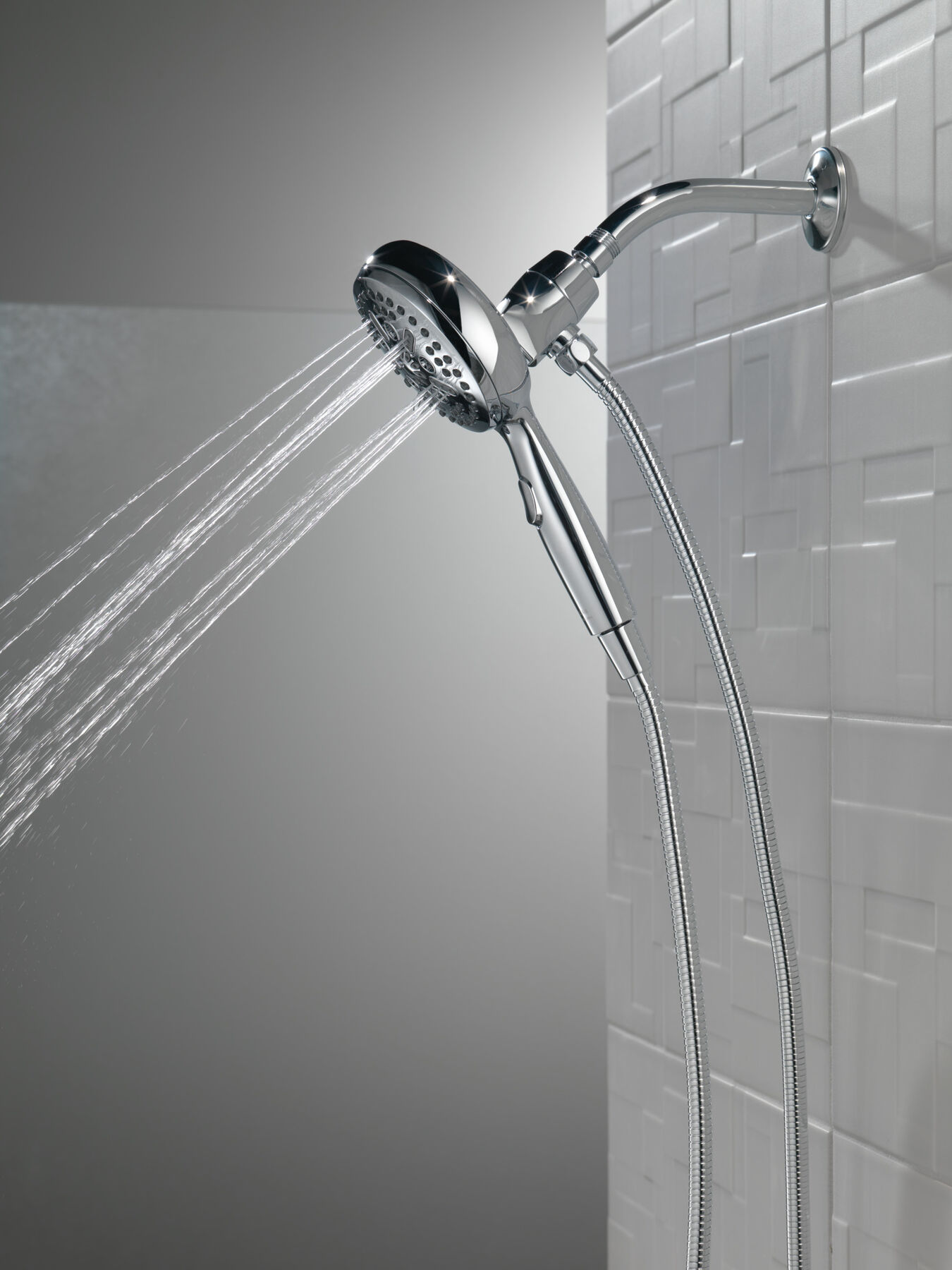 7-Setting SureDock&reg; Magnetic Hand Shower