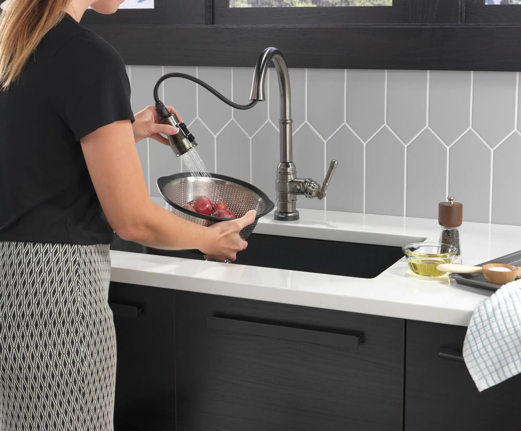 Single Handle Pull-Down Kitchen Faucet With Touch<sub>2</sub>O&reg;  Technology