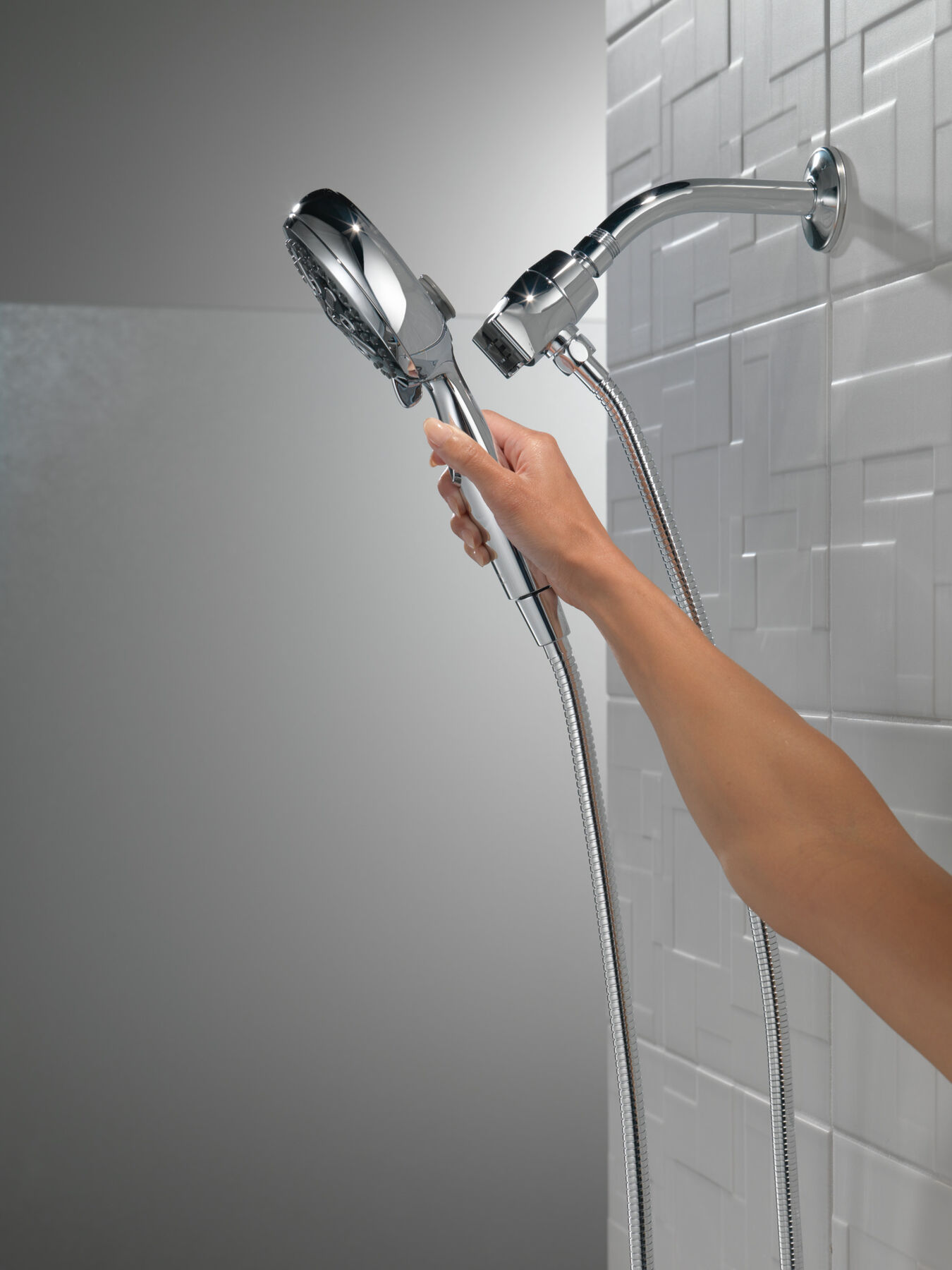 7-Setting SureDock&reg; Magnetic Hand Shower