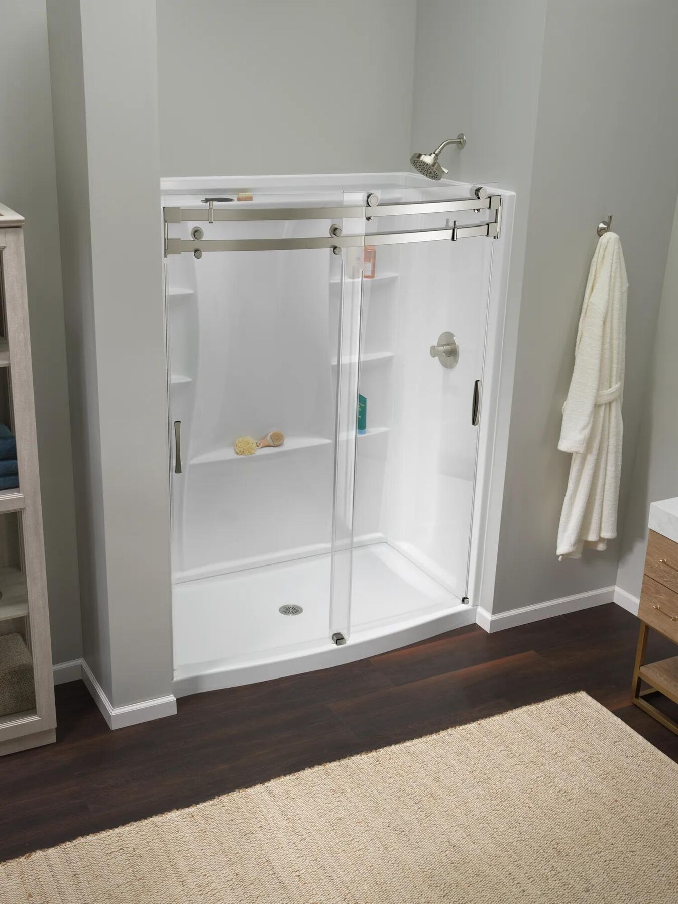 Monitor&reg; 14 Series Tub and Shower