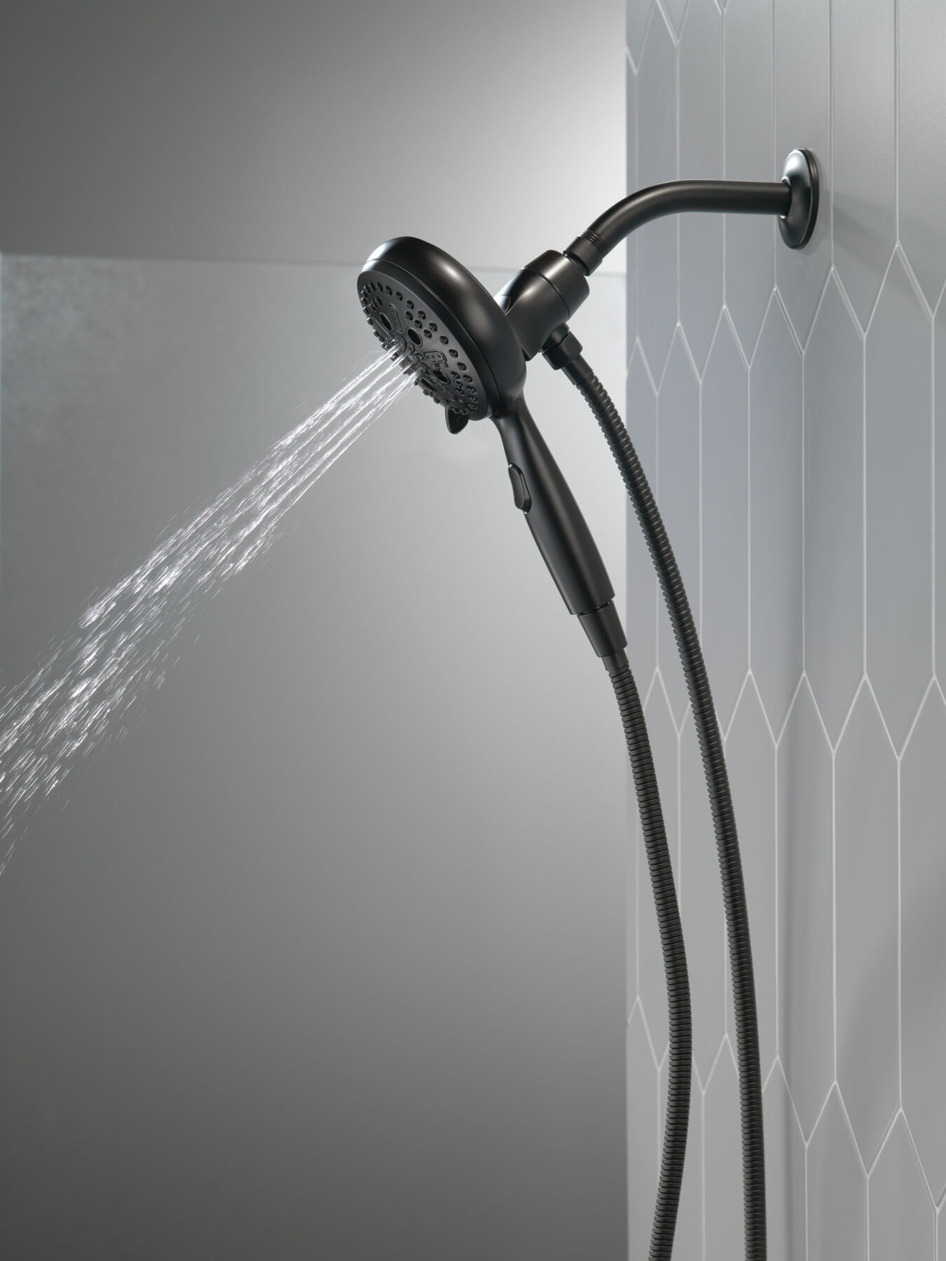 7-Setting SureDock&reg; Magnetic Hand Shower