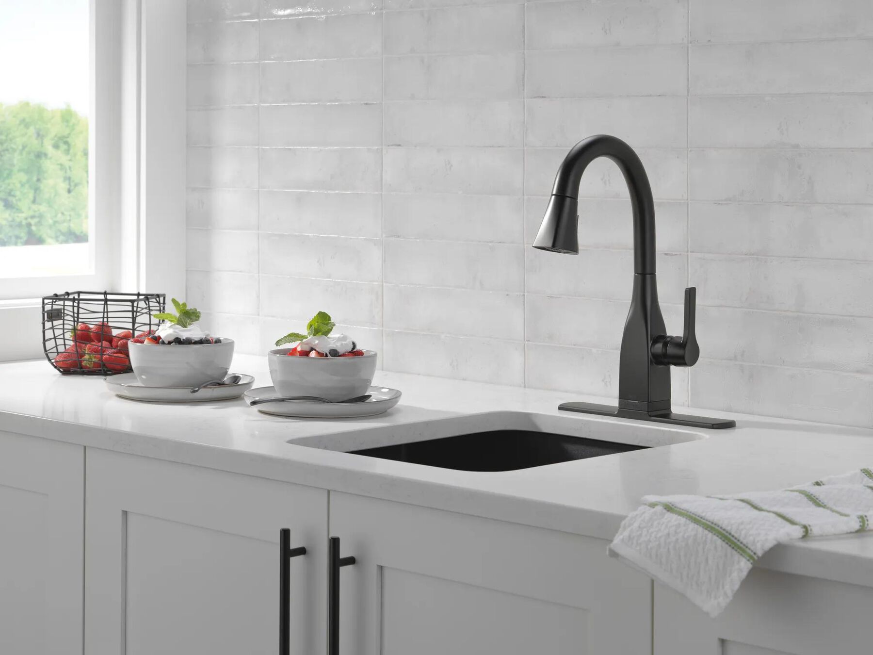 Single Handle Pull-Down Bar / Prep Faucet With Touch2O&reg; Technology