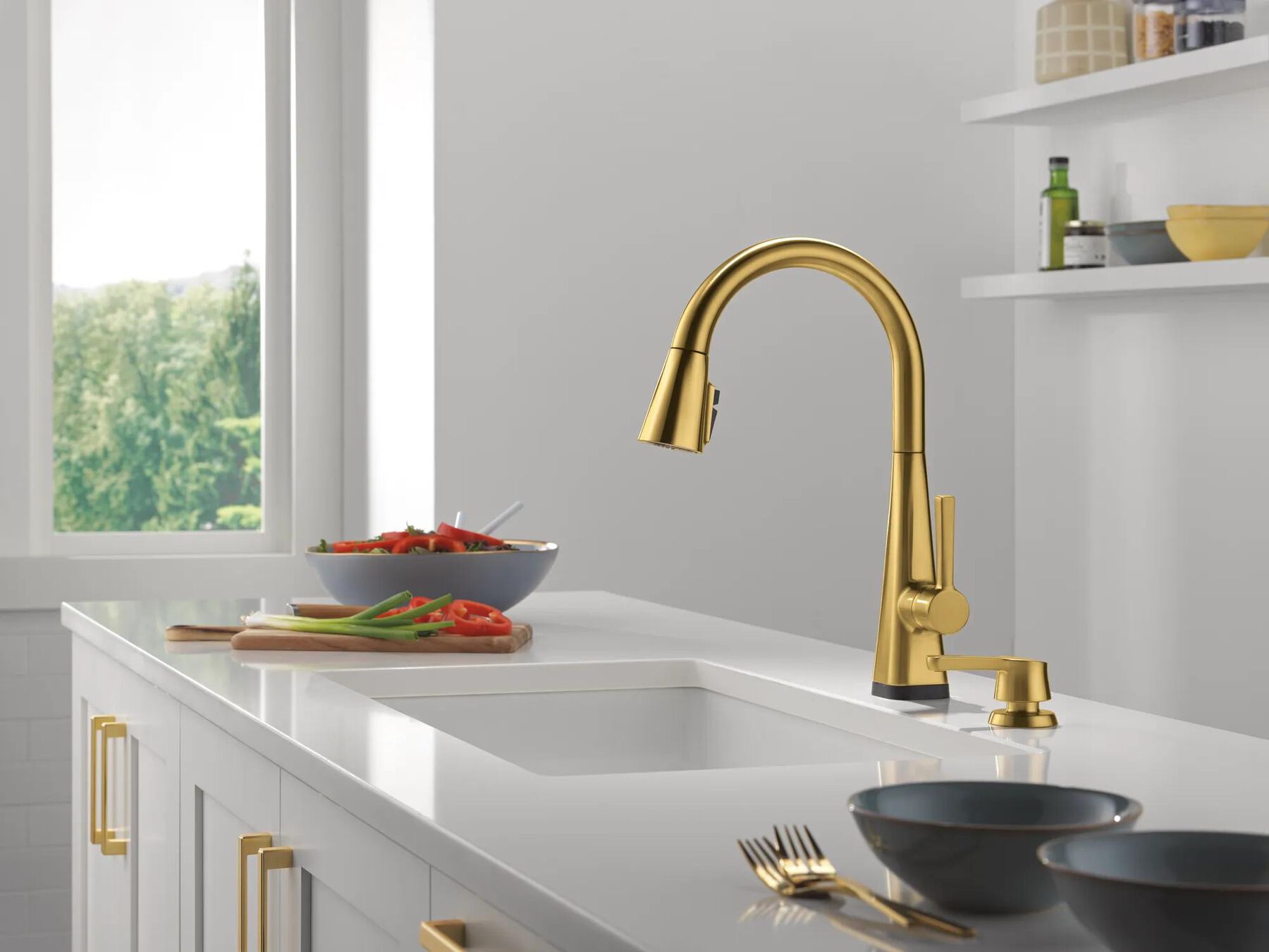 Touch2O Pull-Down Kitchen Faucet with Soap Dispenser Bundle
