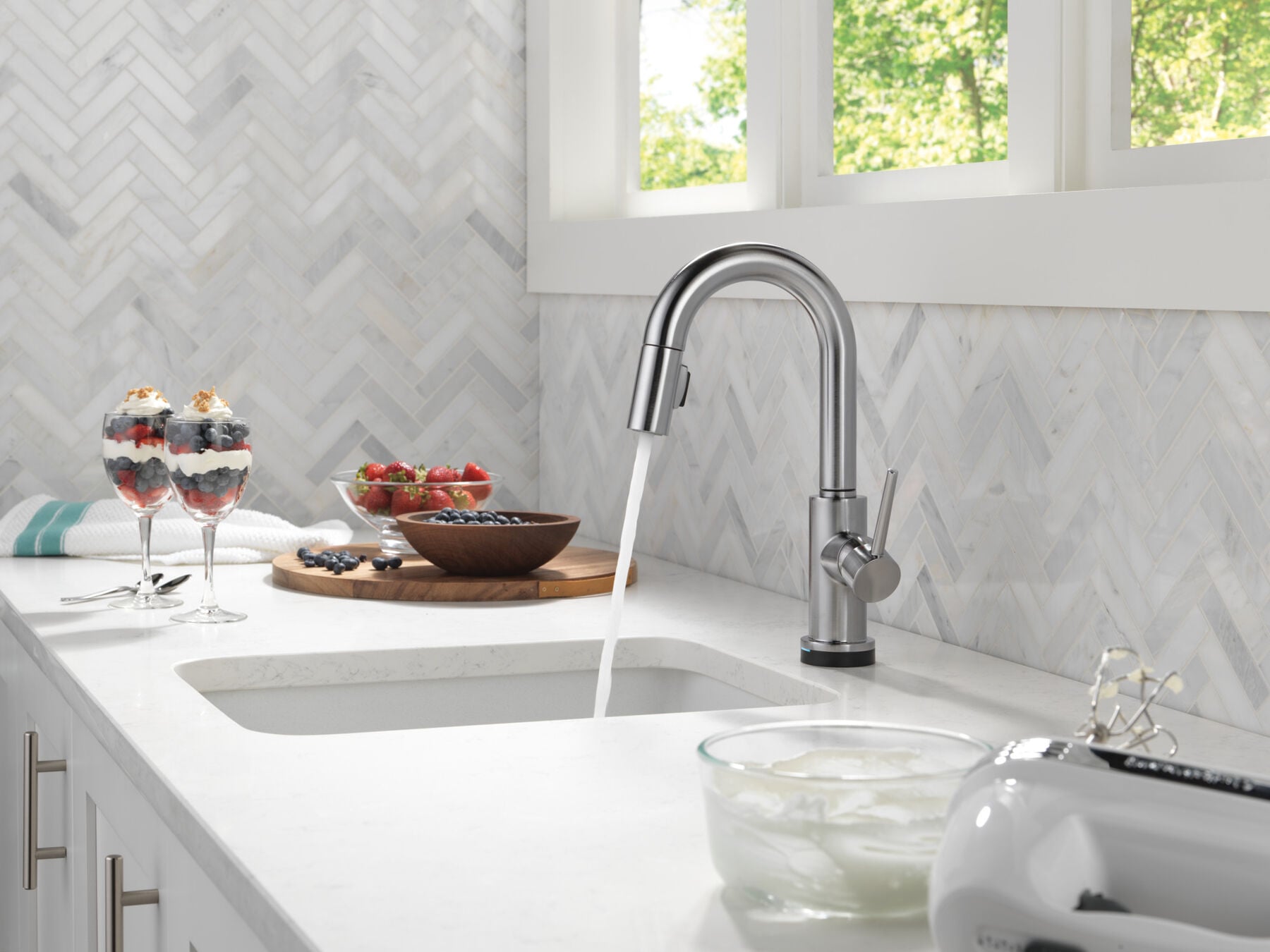 Single Handle Pull-Down Bar / Prep Faucet with Touch<sub>2</sub>O&reg; Technology (Recertified)