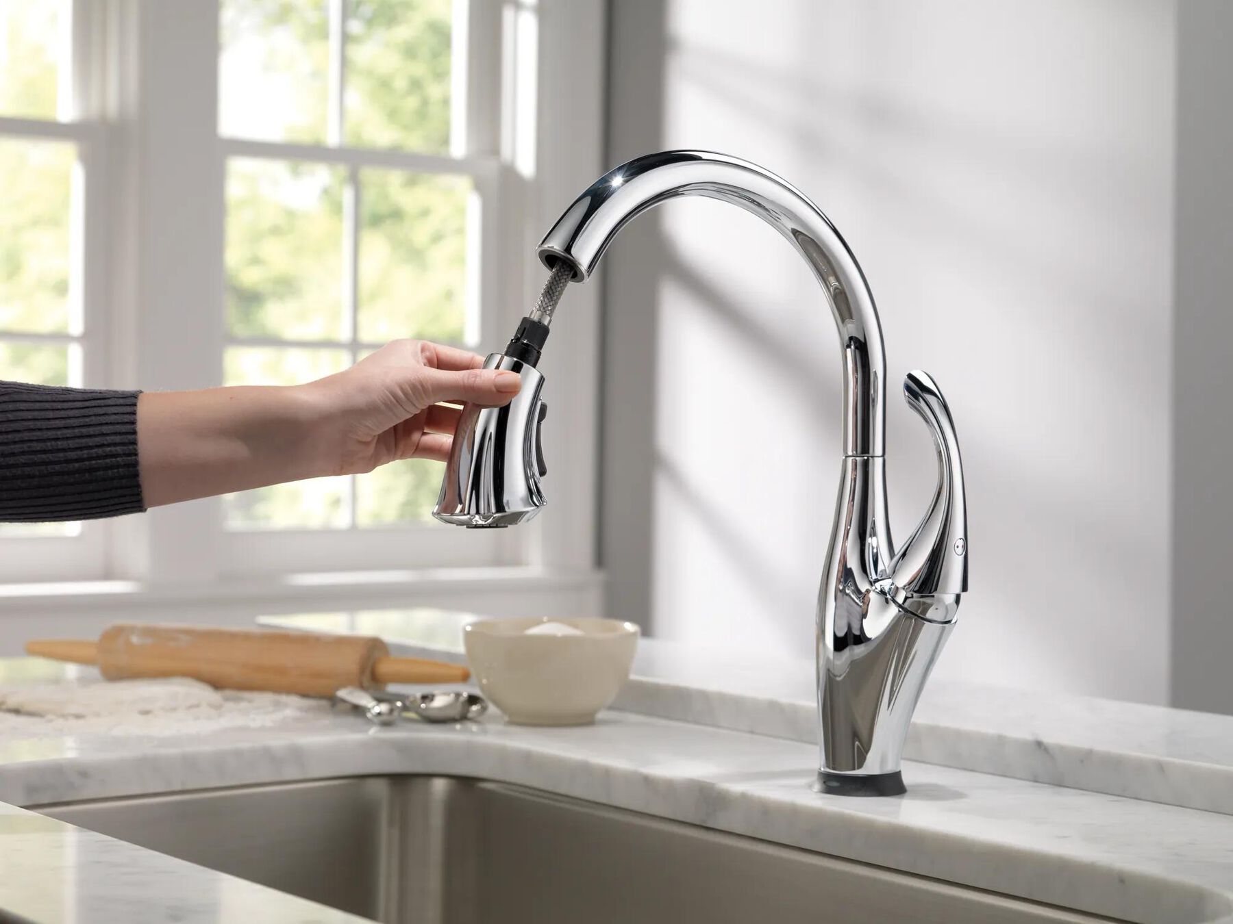 Single Handle Pull-Down Kitchen Faucet with Touch<sub>2</sub>O&reg; Technology and ShieldSpray&reg; Technologies (Recertified)