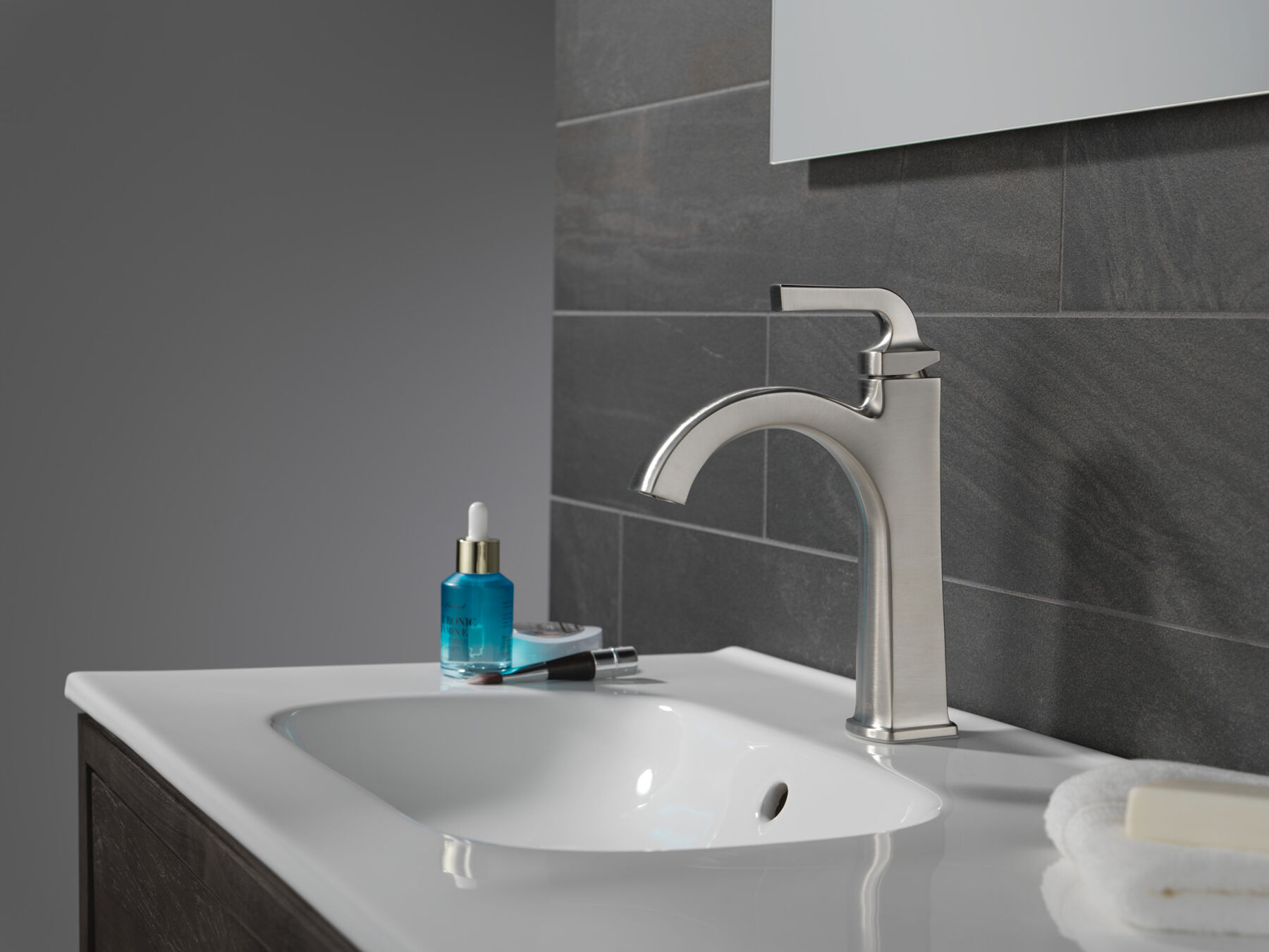Single Handle Bathroom Faucet