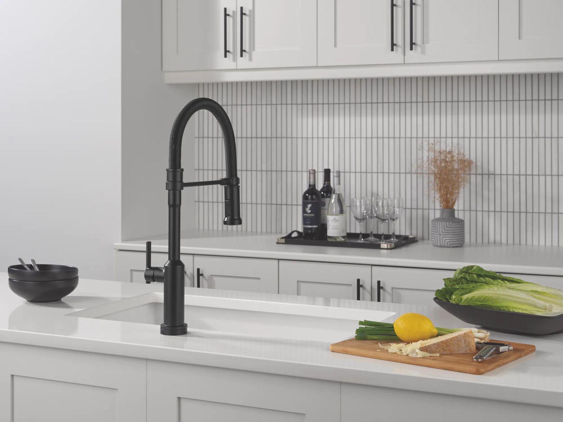 Touch2O&reg; Technology Kitchen Faucet with Touchless Technology