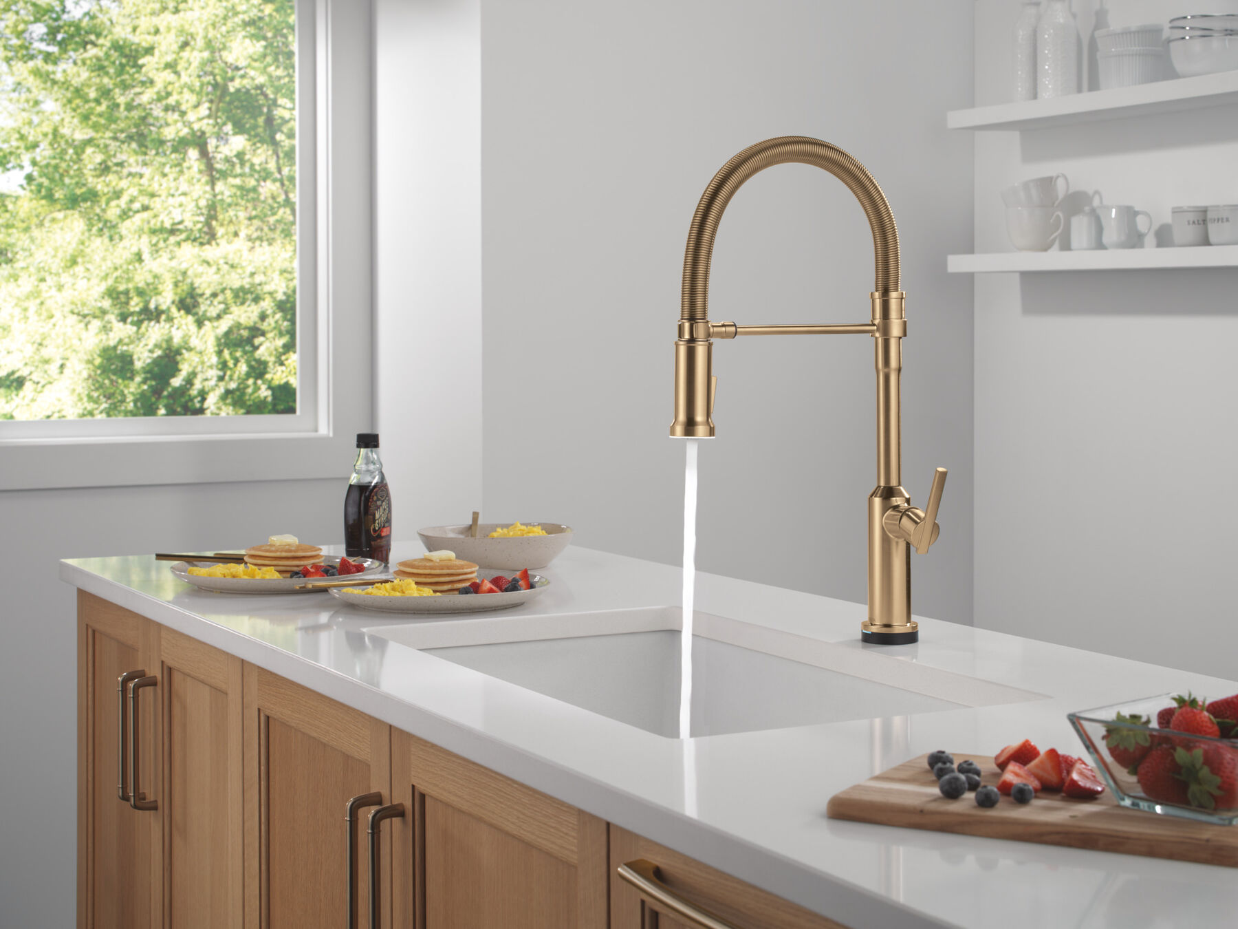Touch2O&reg; Technology Kitchen Faucet with Touchless Technology