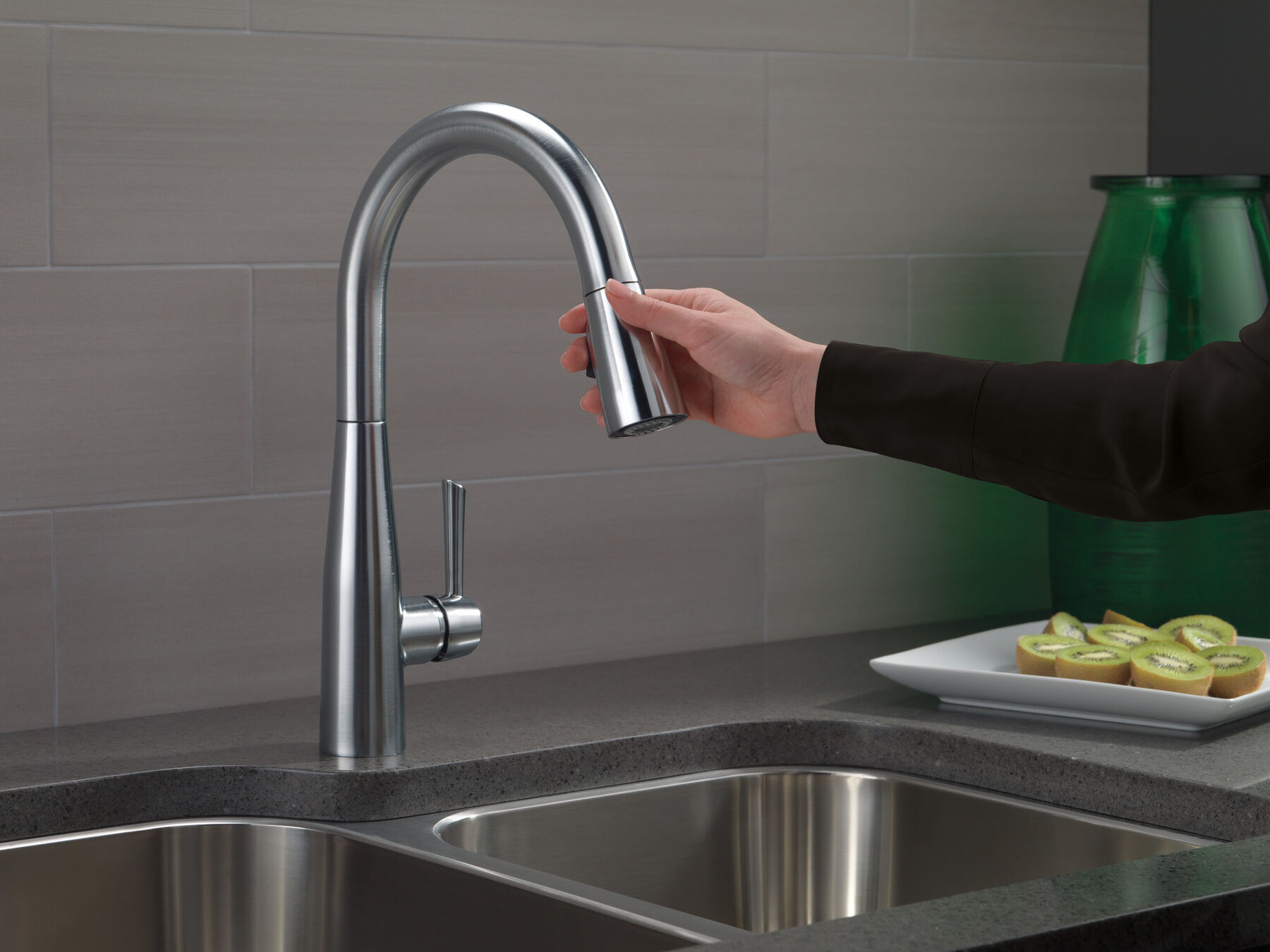 Single Handle Pull-Down Kitchen Faucet