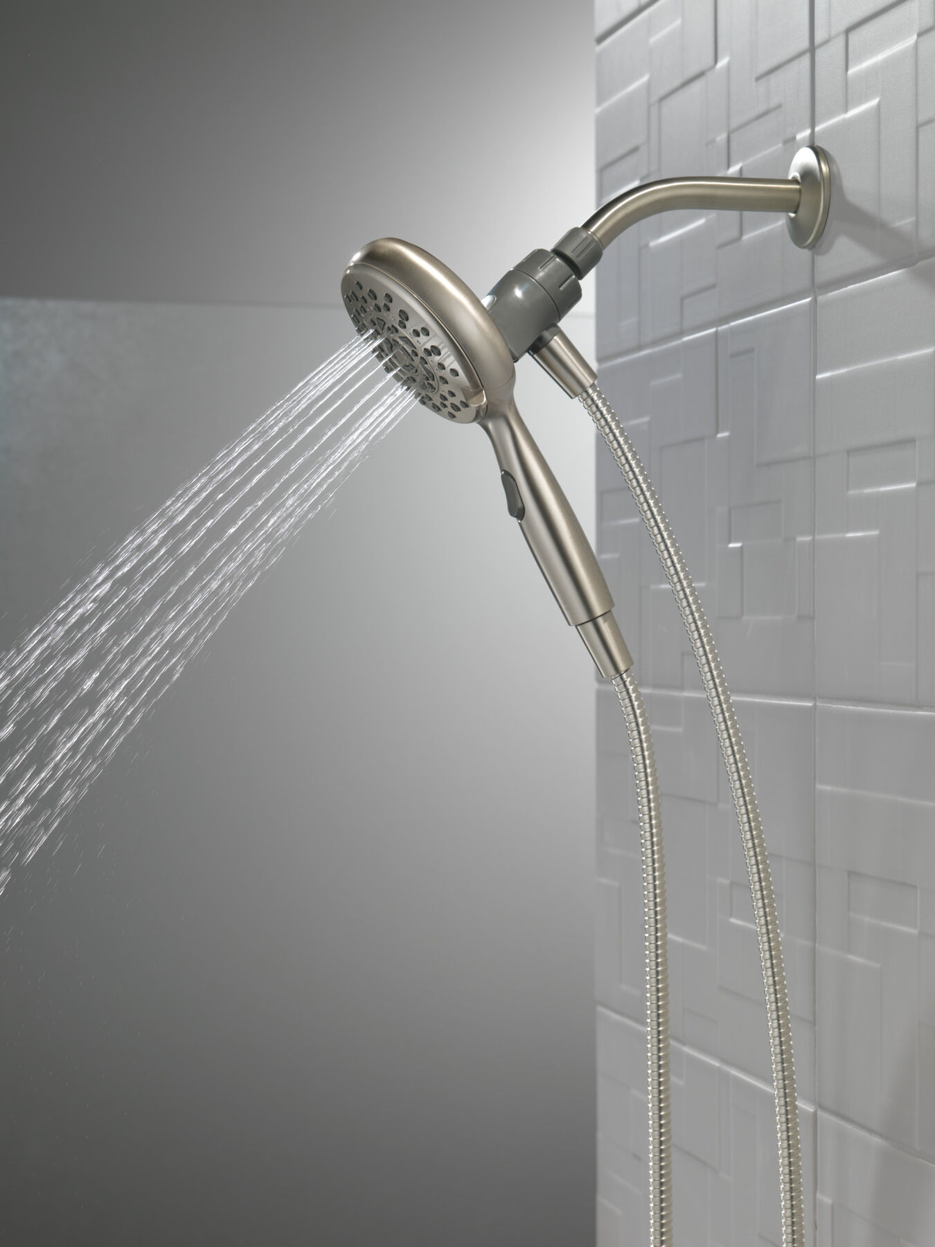 6-Setting SureDock&reg; Magnetic Hand Shower