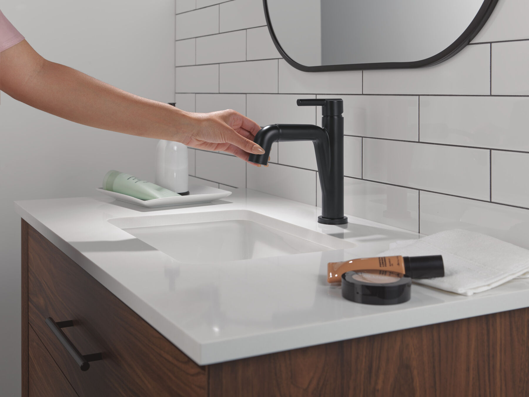 Single Handle Pull-Down Bathroom Faucet