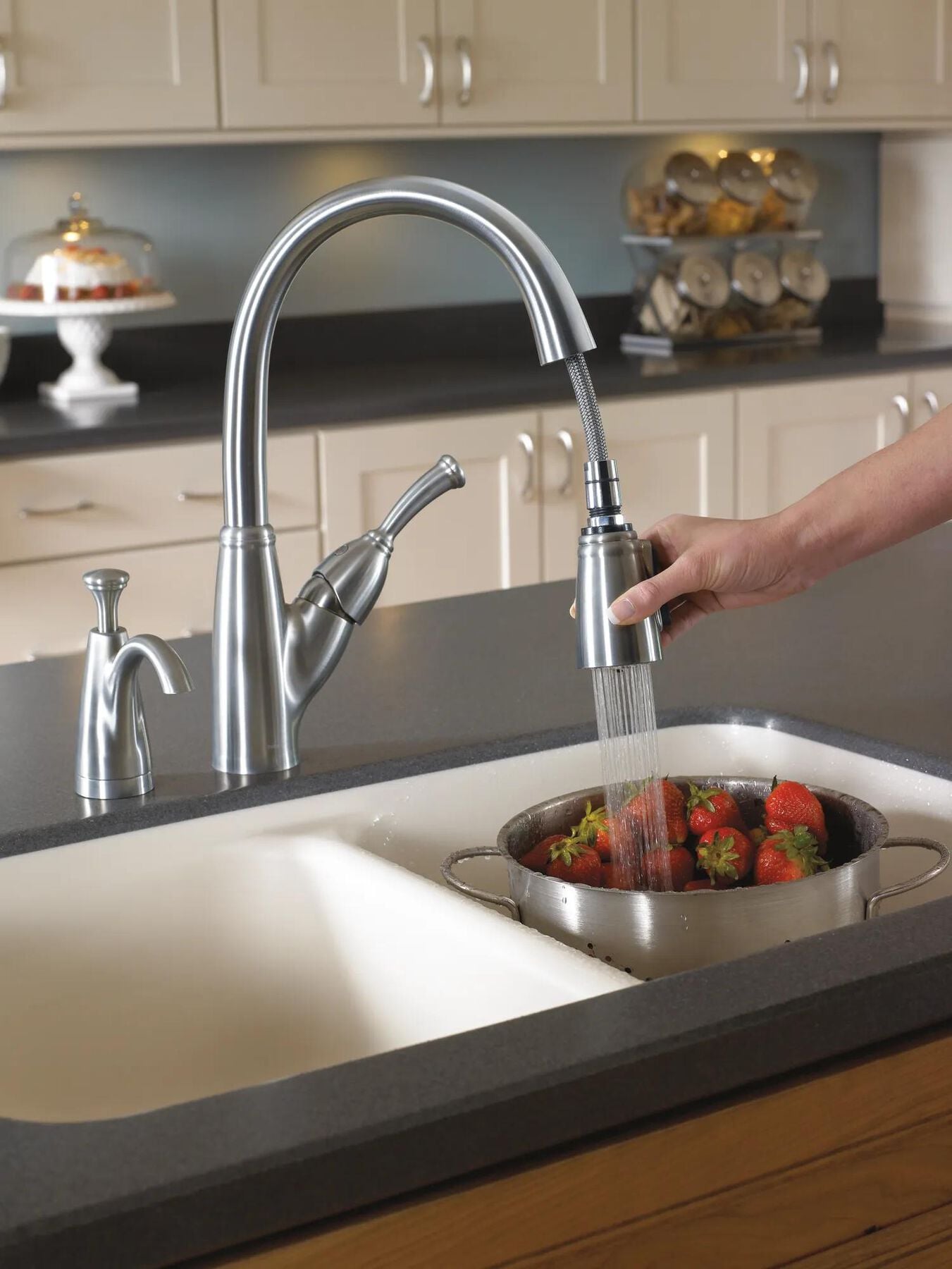 Single Handle Pull-Down Kitchen Faucet