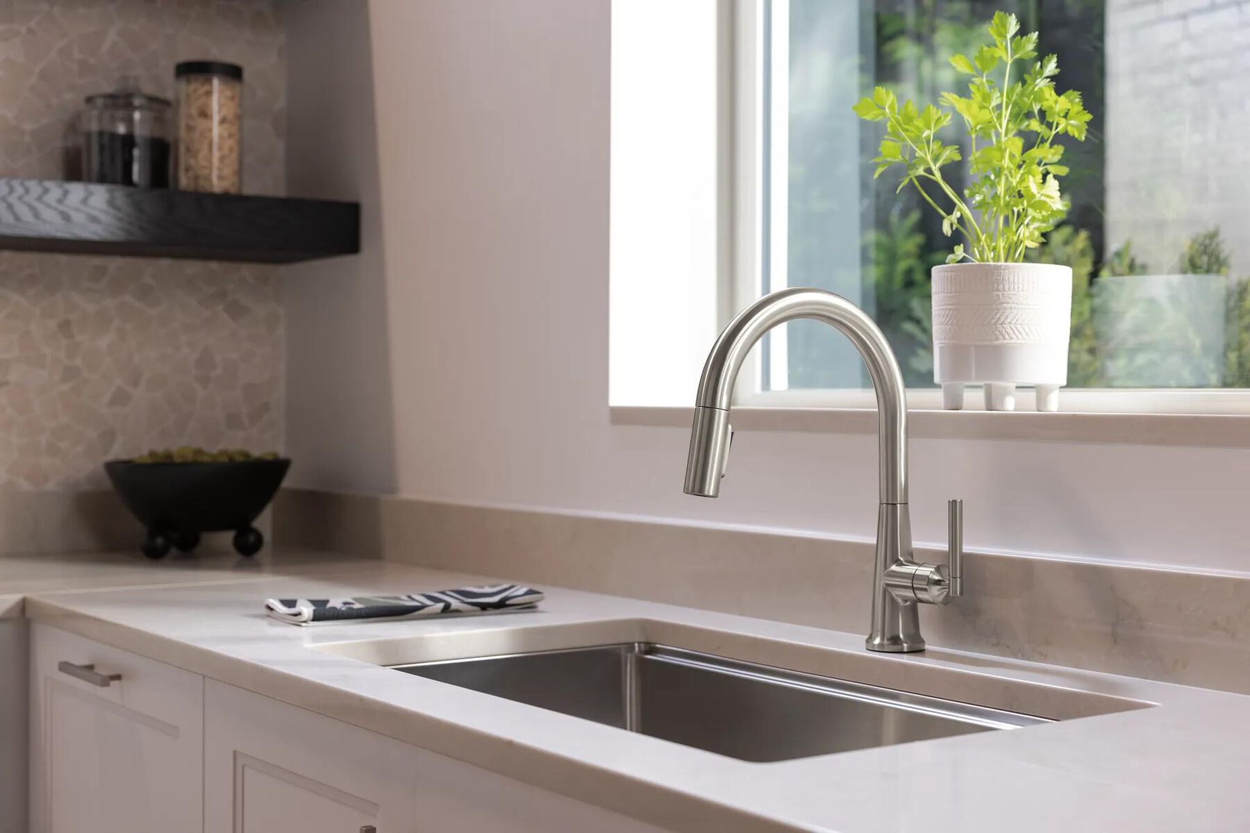 Single Handle Pull-Down Kitchen Faucet