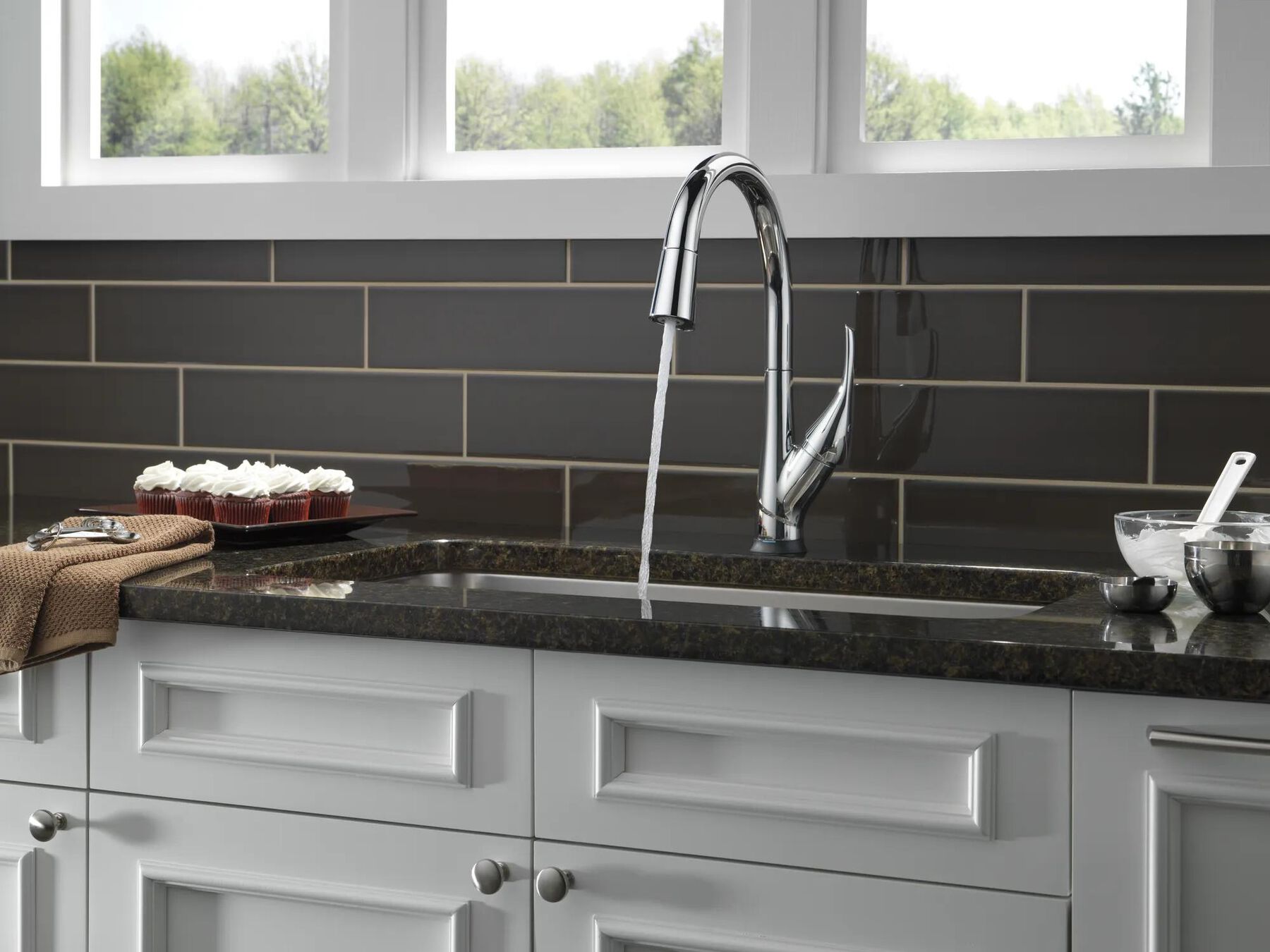Single Handle Pull-Down Kitchen Faucet with Touch<sub>2</sub>O&reg; and ShieldSpray&reg; Technologies