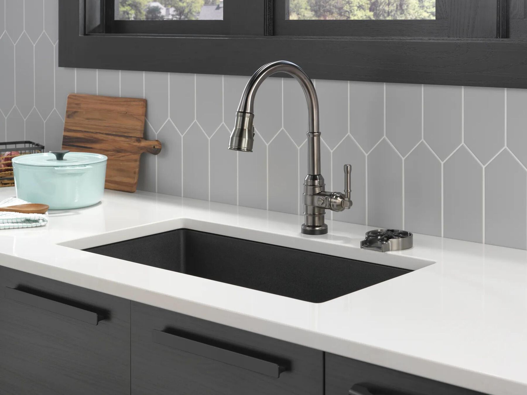 Single Handle Pull-Down Kitchen Faucet With Touch<sub>2</sub>O&reg;  Technology