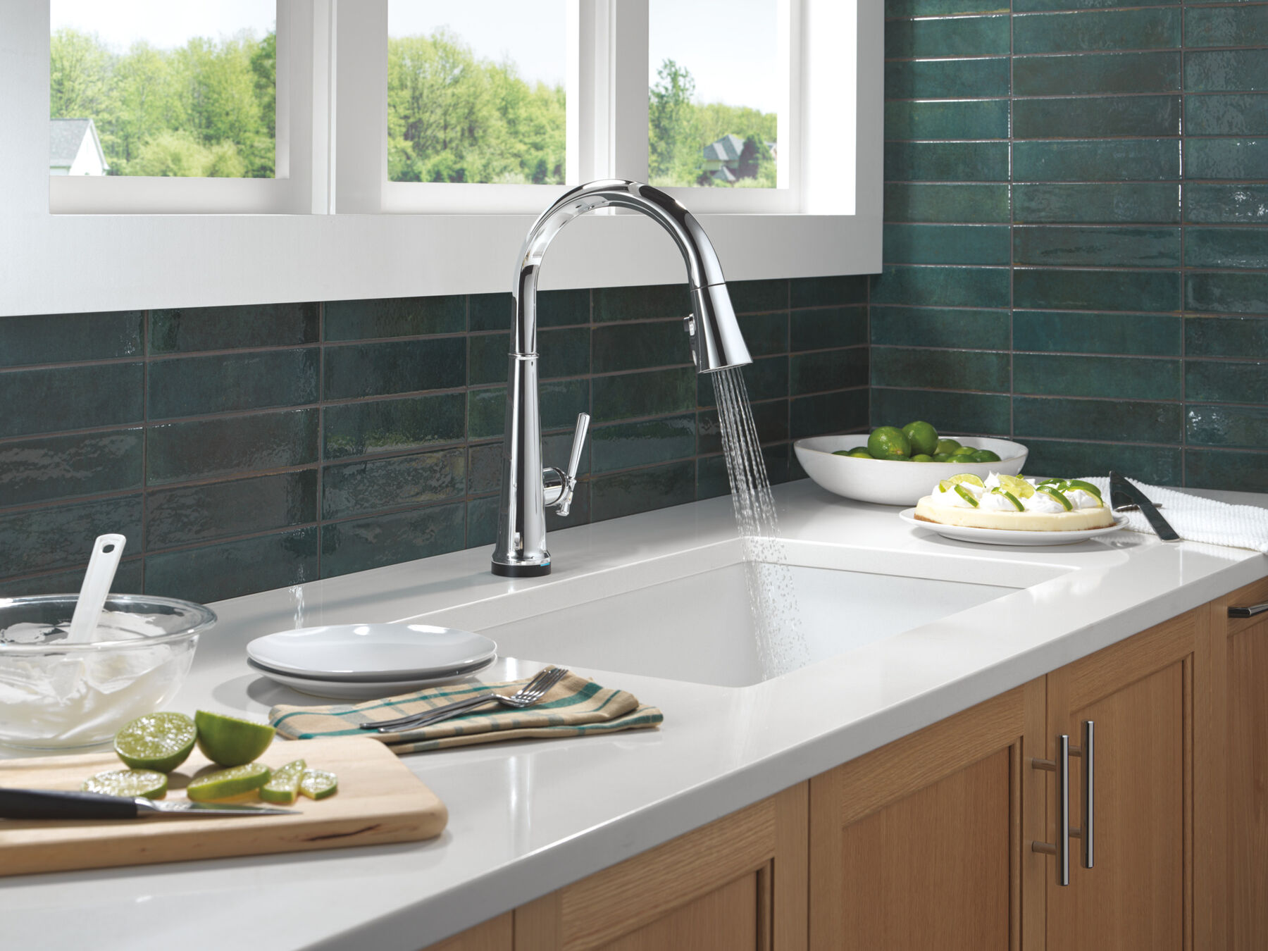 Touch<sub>2</sub>O&reg; Technology Kitchen Faucet with Touchless Technology
