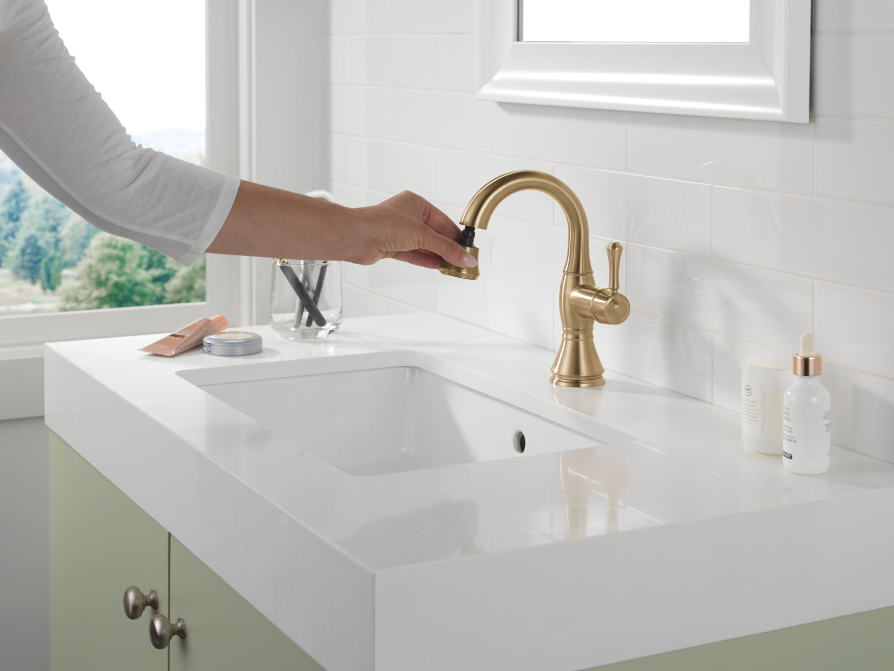 Single Handle Pull Down Bathroom Faucet (Recertified)