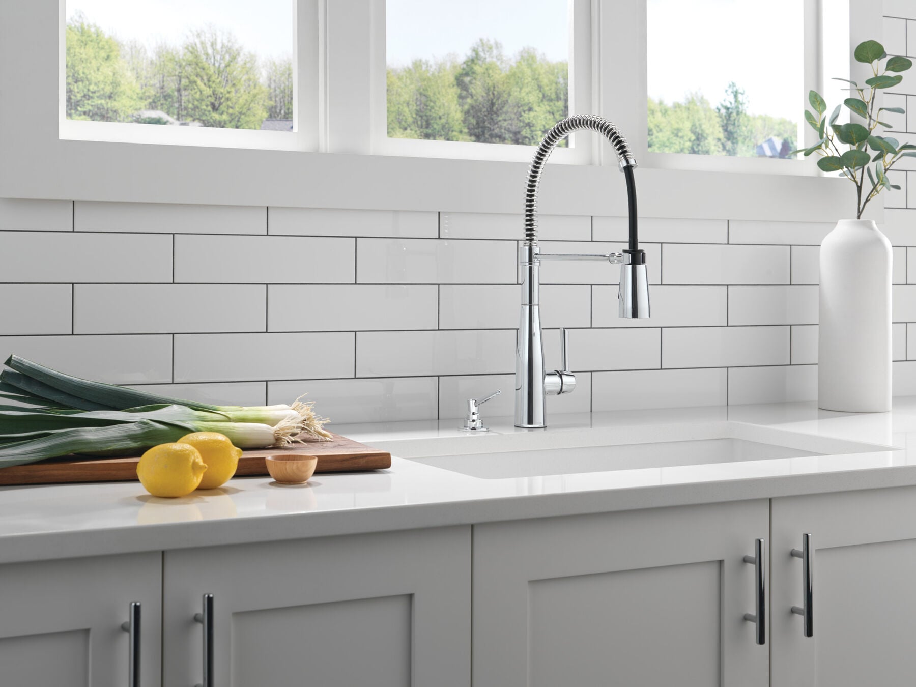 Single-Handle Pull-Down Spring Kitchen Faucet
