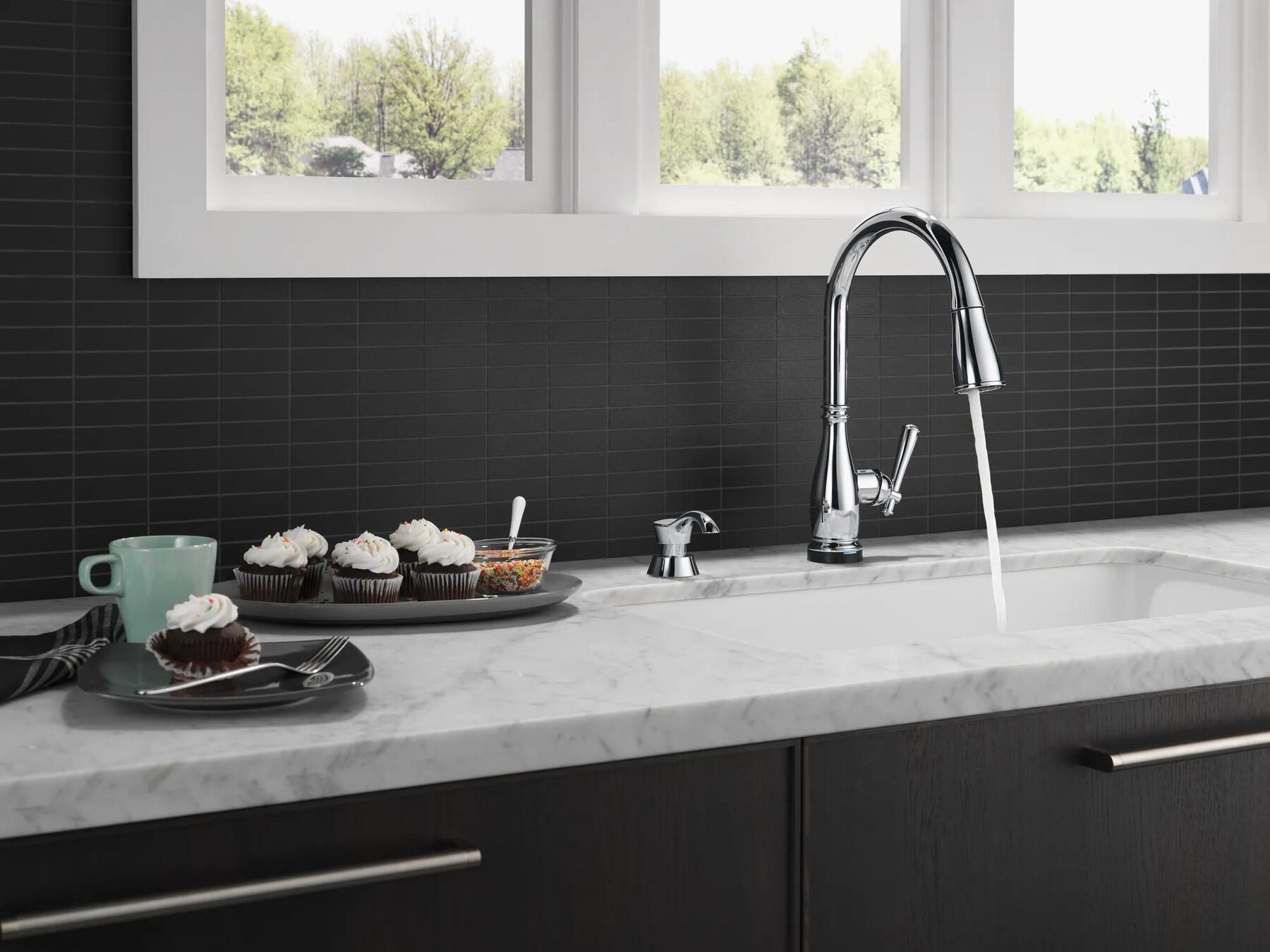 Single Handle Pull-Down Kitchen Faucet with Touch2O&reg; and ShieldSpray&reg; Technologies